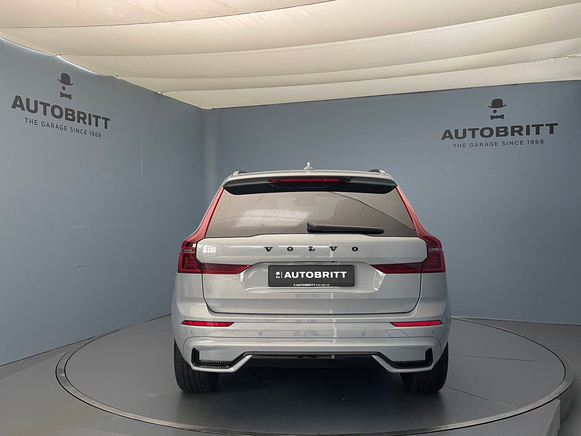 VOLVO XC60 2.0 T6 TE Black Edition eAWD-showroom-element-2