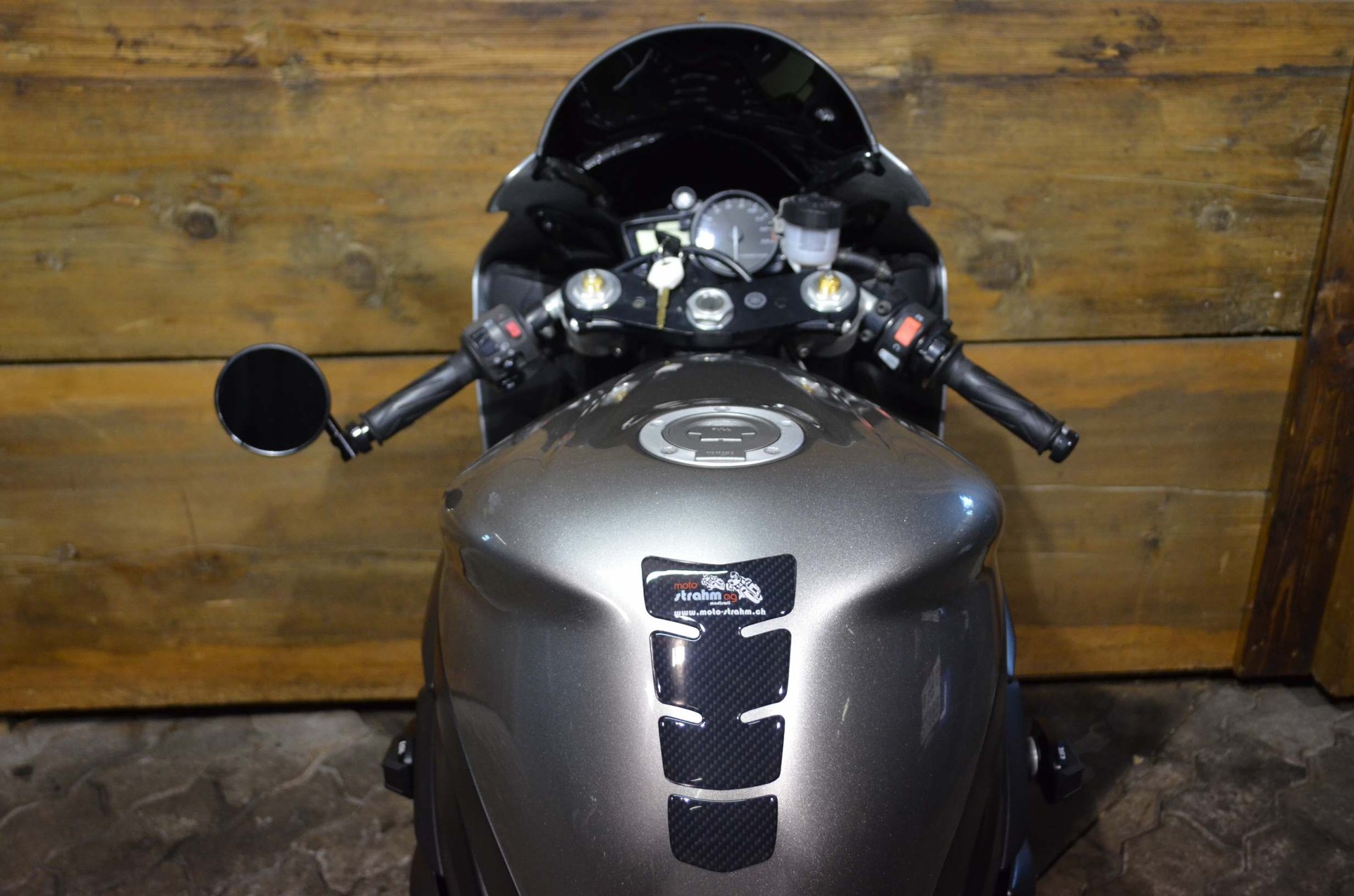 YAMAHA YZF-R1-image-2