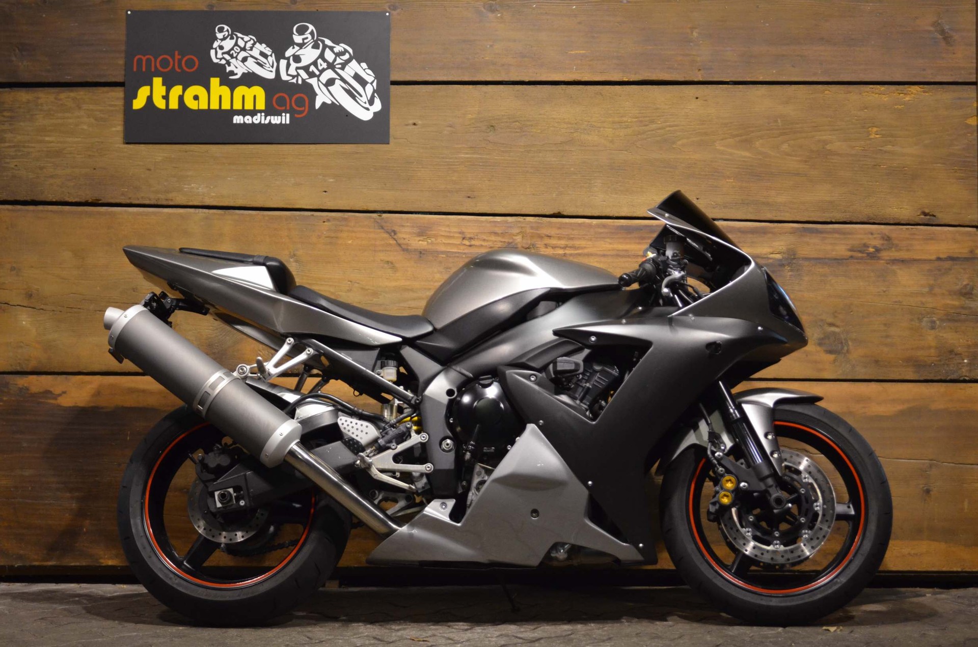YAMAHA YZF-R1-image-1