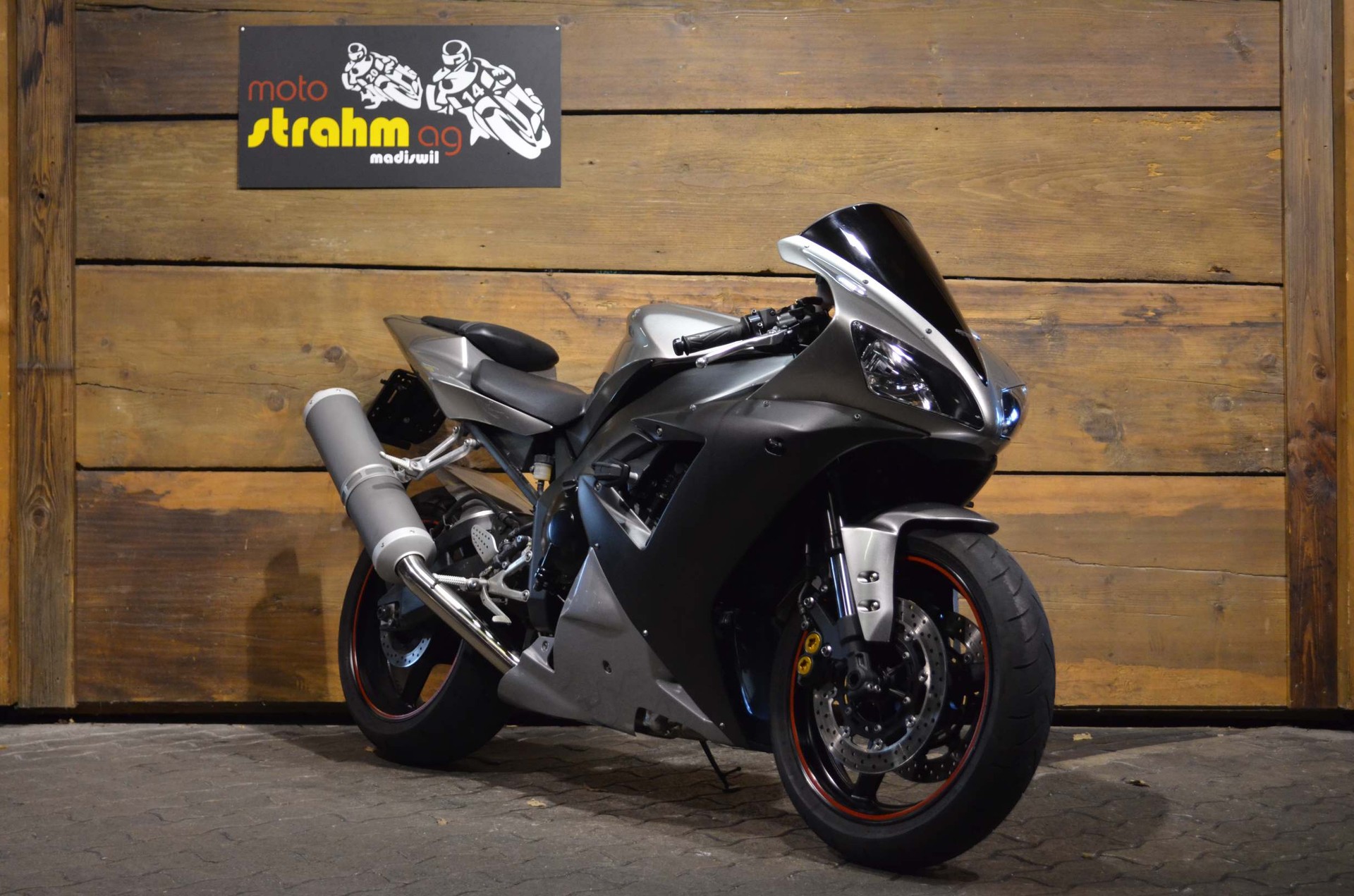 YAMAHA YZF-R1-image-0