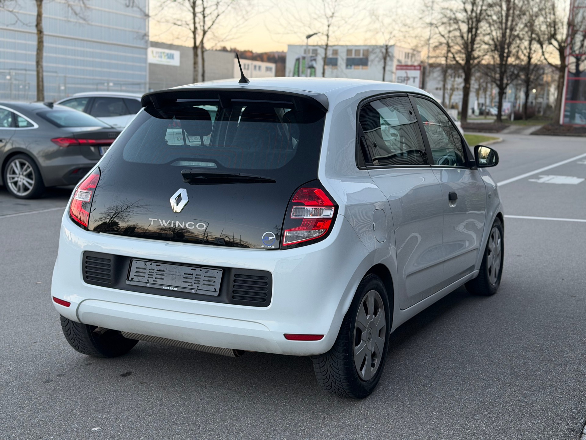 RENAULT Twingo 1.0 Liberty-image-4