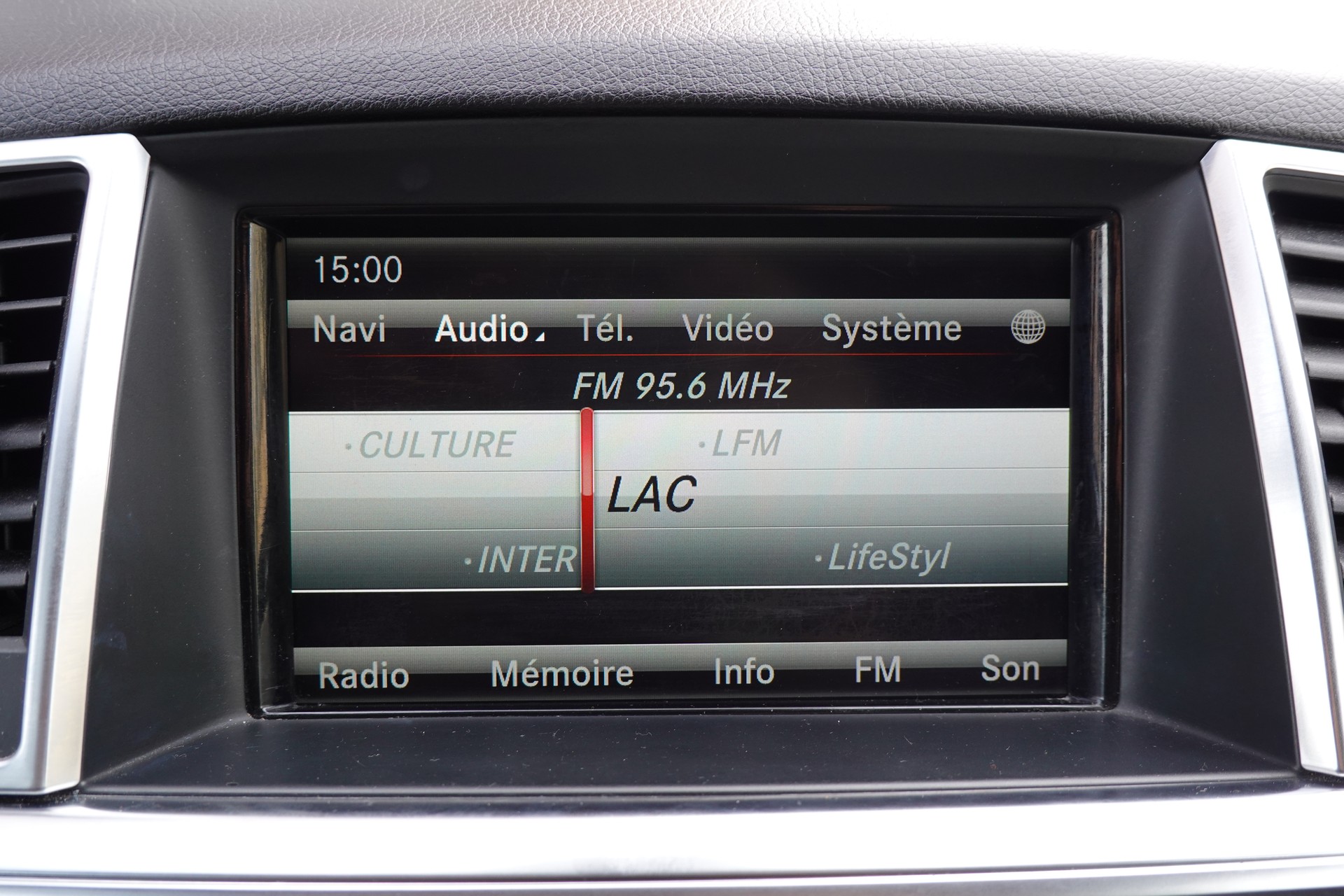 MERCEDES-BENZ ML 250 BlueTEC Edition 4Matic 7G-Tronic-image-22