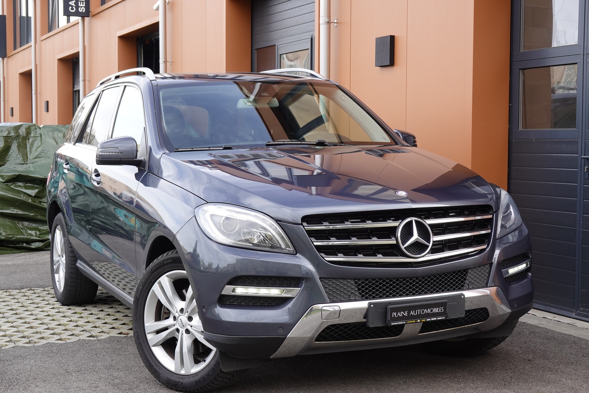 MERCEDES-BENZ ML 250 BlueTEC Edition 4Matic 7G-Tronic-showroom-element-2