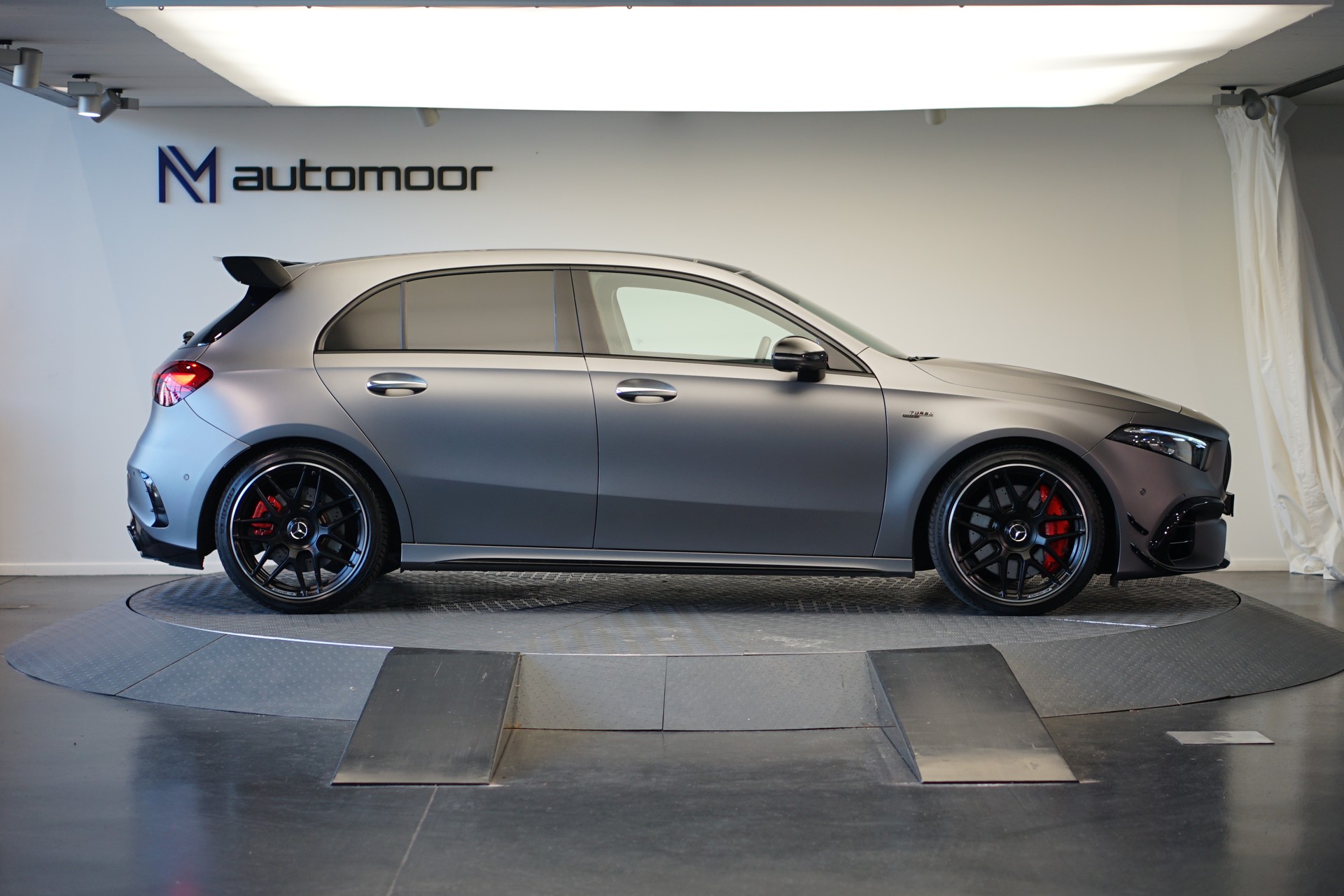 MERCEDES-BENZ A AMG 45 S 4Matic+ 8G-DCT-showroom-element-3