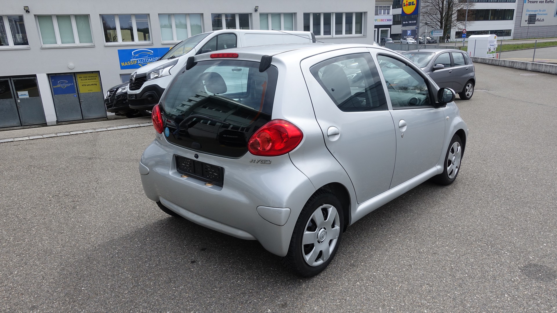 TOYOTA Aygo 1.0 Linea Luna-image-1