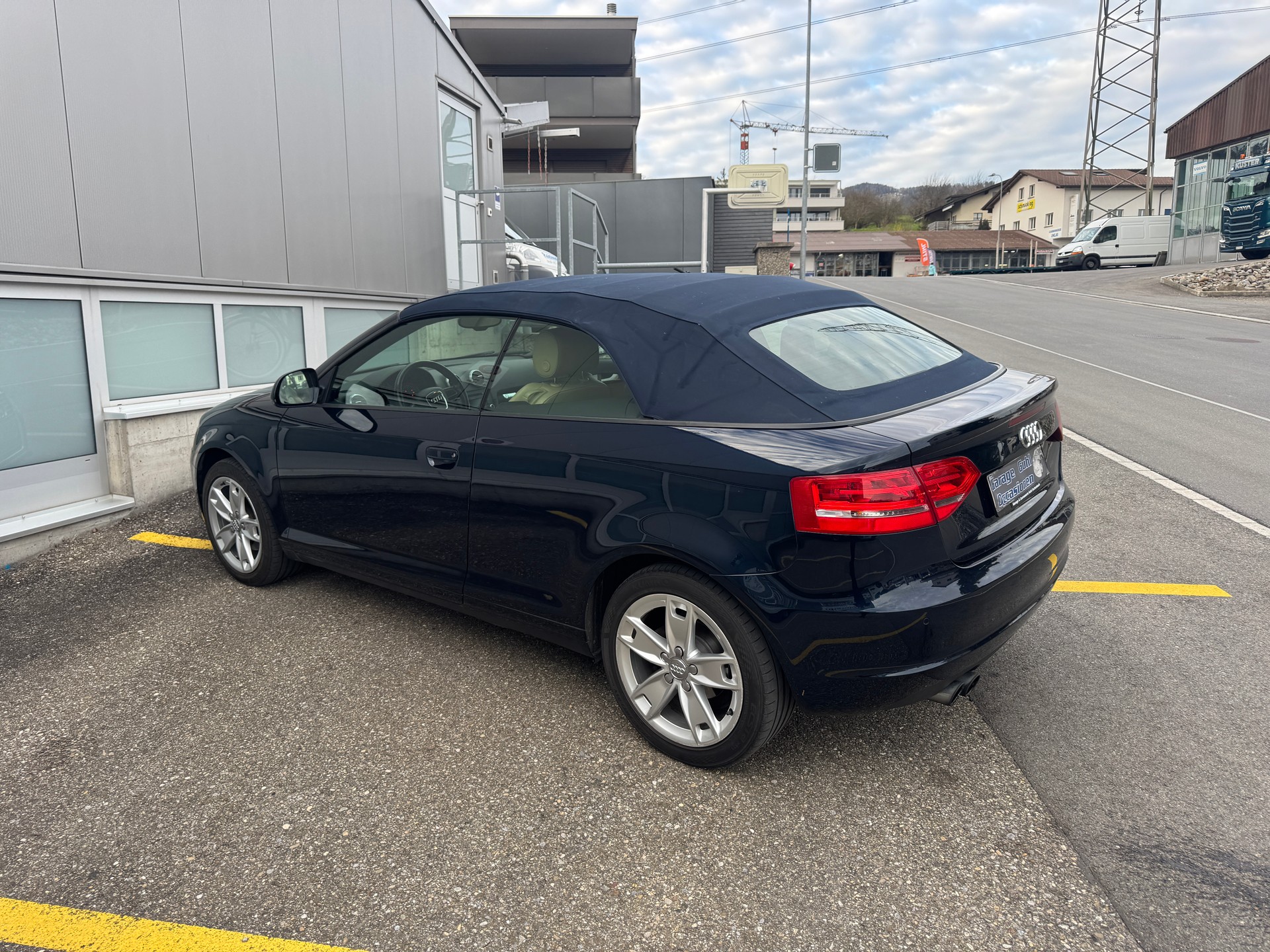 AUDI A3 Cabriolet 1.8 TFSI Ambition S-tronic-image-4