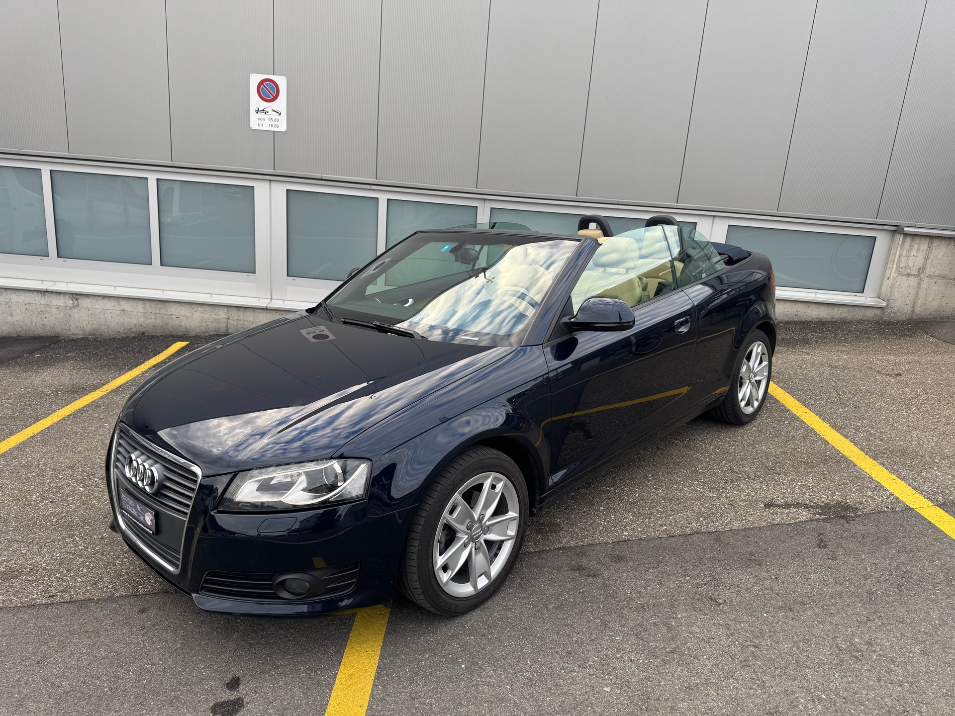 AUDI A3 Cabriolet 1.8 TFSI Ambition S-tronic-image-1