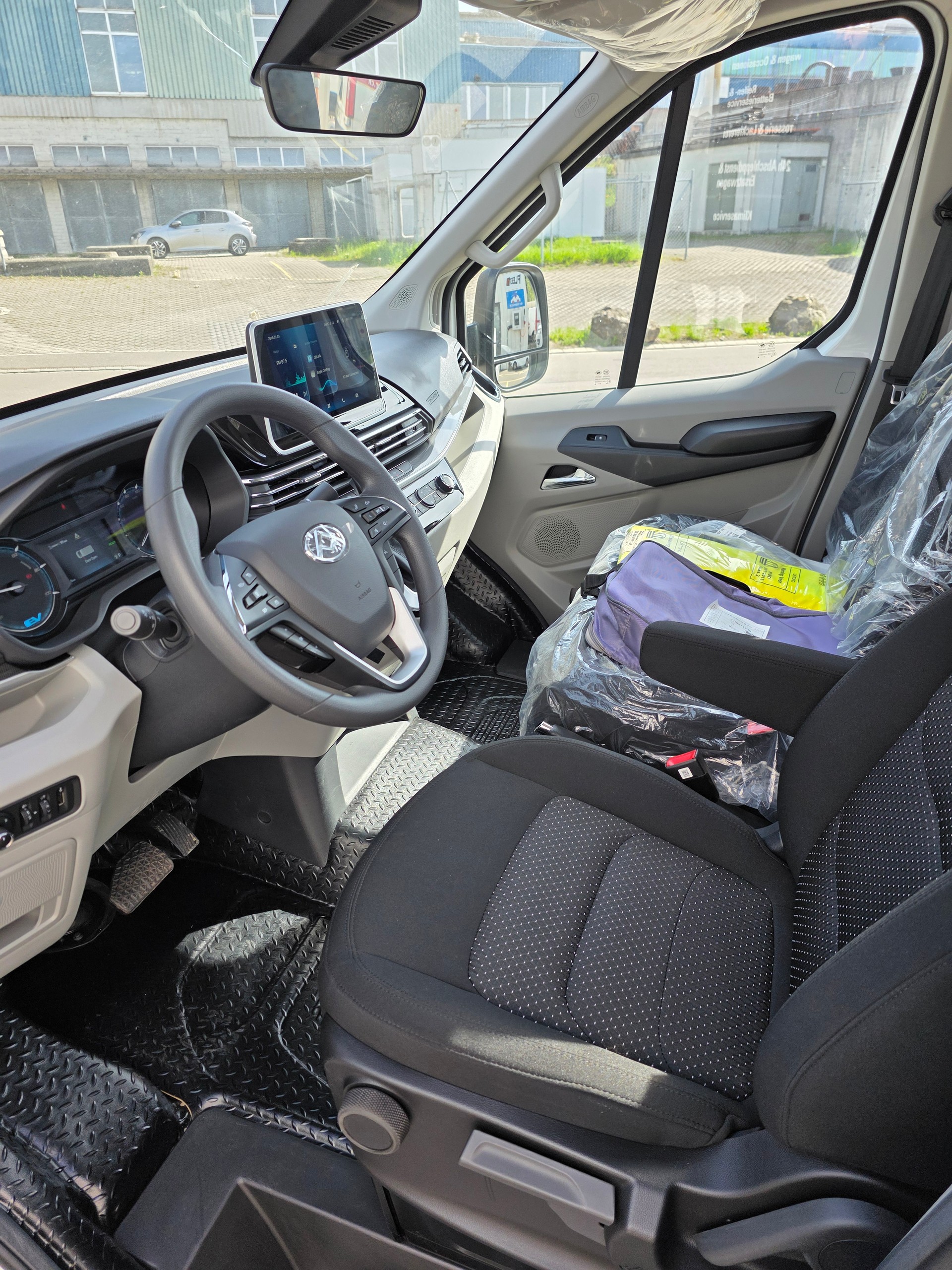 MAXUS eDeliver 9 L4 65kWh-image-9
