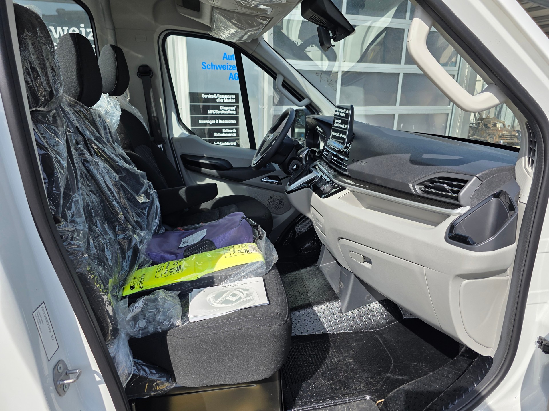 MAXUS eDeliver 9 L4 65kWh-image-11