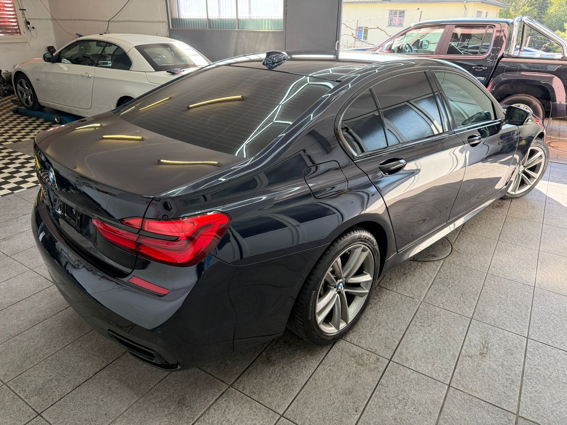 BMW 750i xDrive Steptronic-image-2