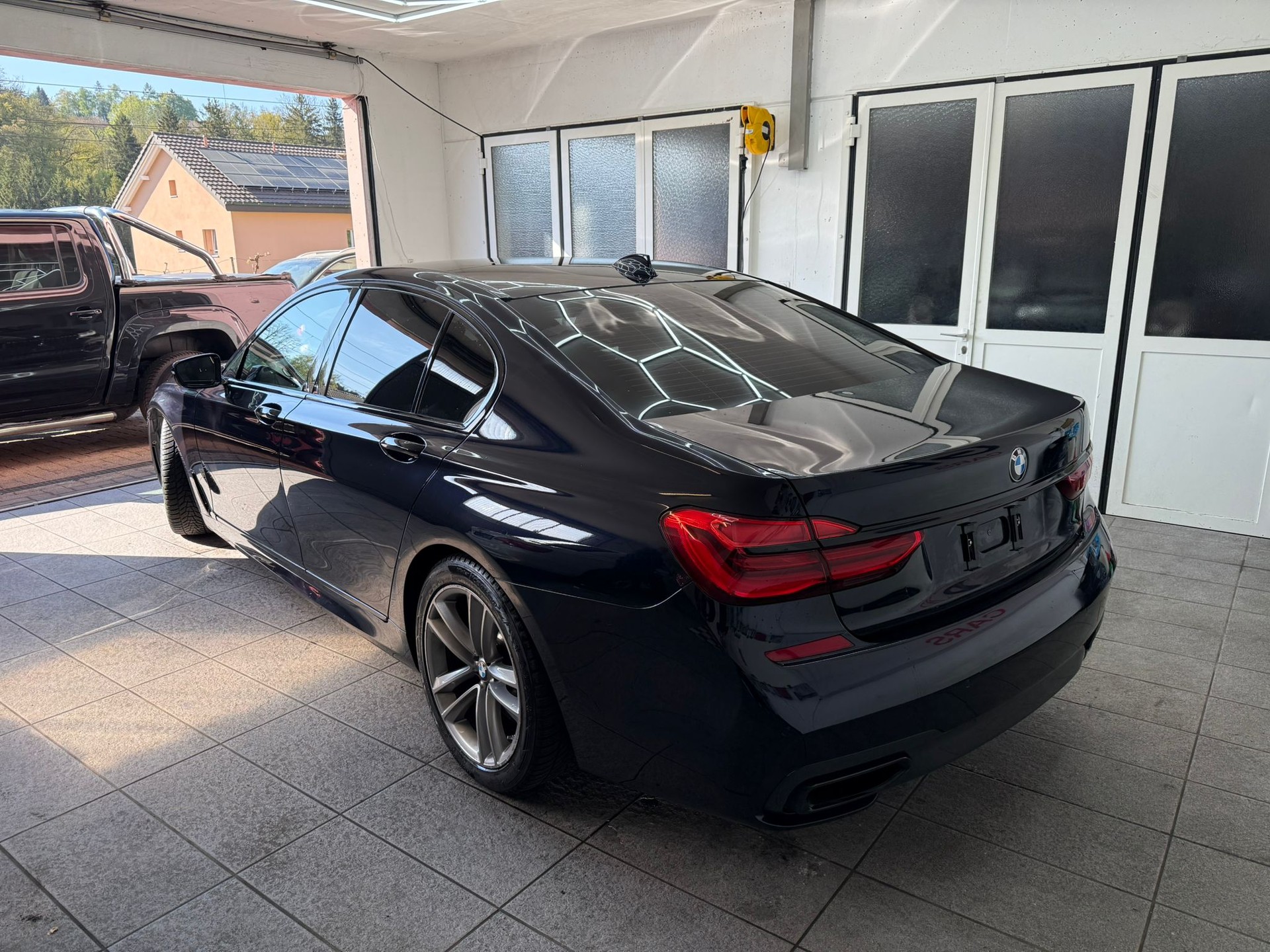 BMW 750i xDrive Steptronic-image-1