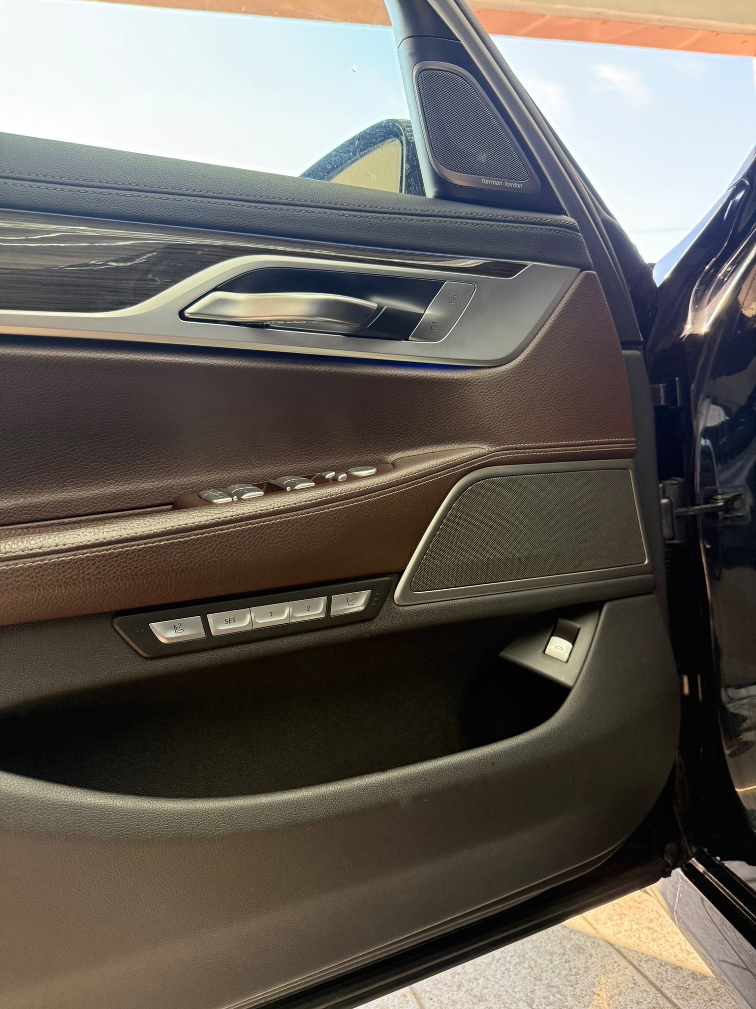 BMW 750i xDrive Steptronic-image-6