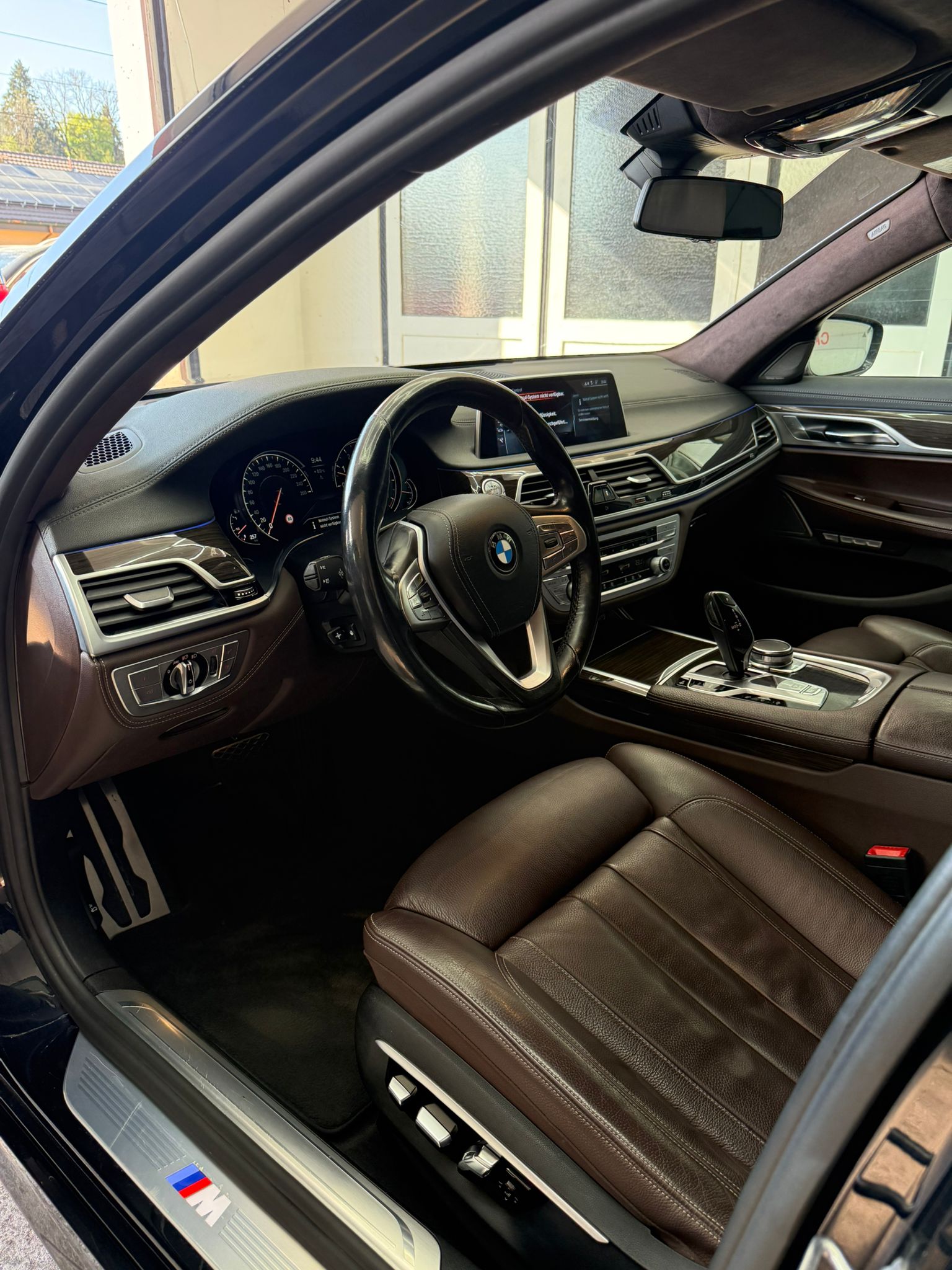 BMW 750i xDrive Steptronic-image-5
