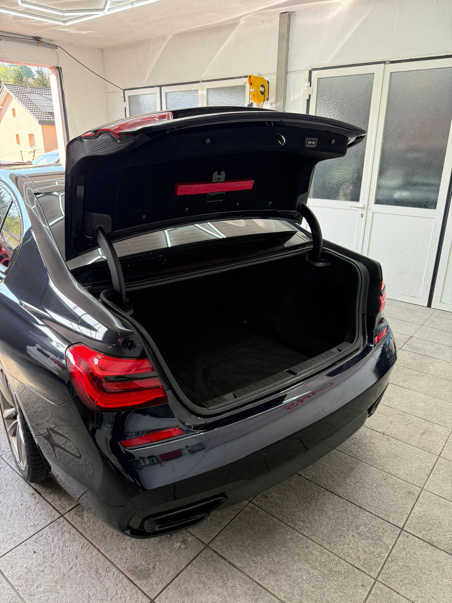 BMW 750i xDrive Steptronic-image-3