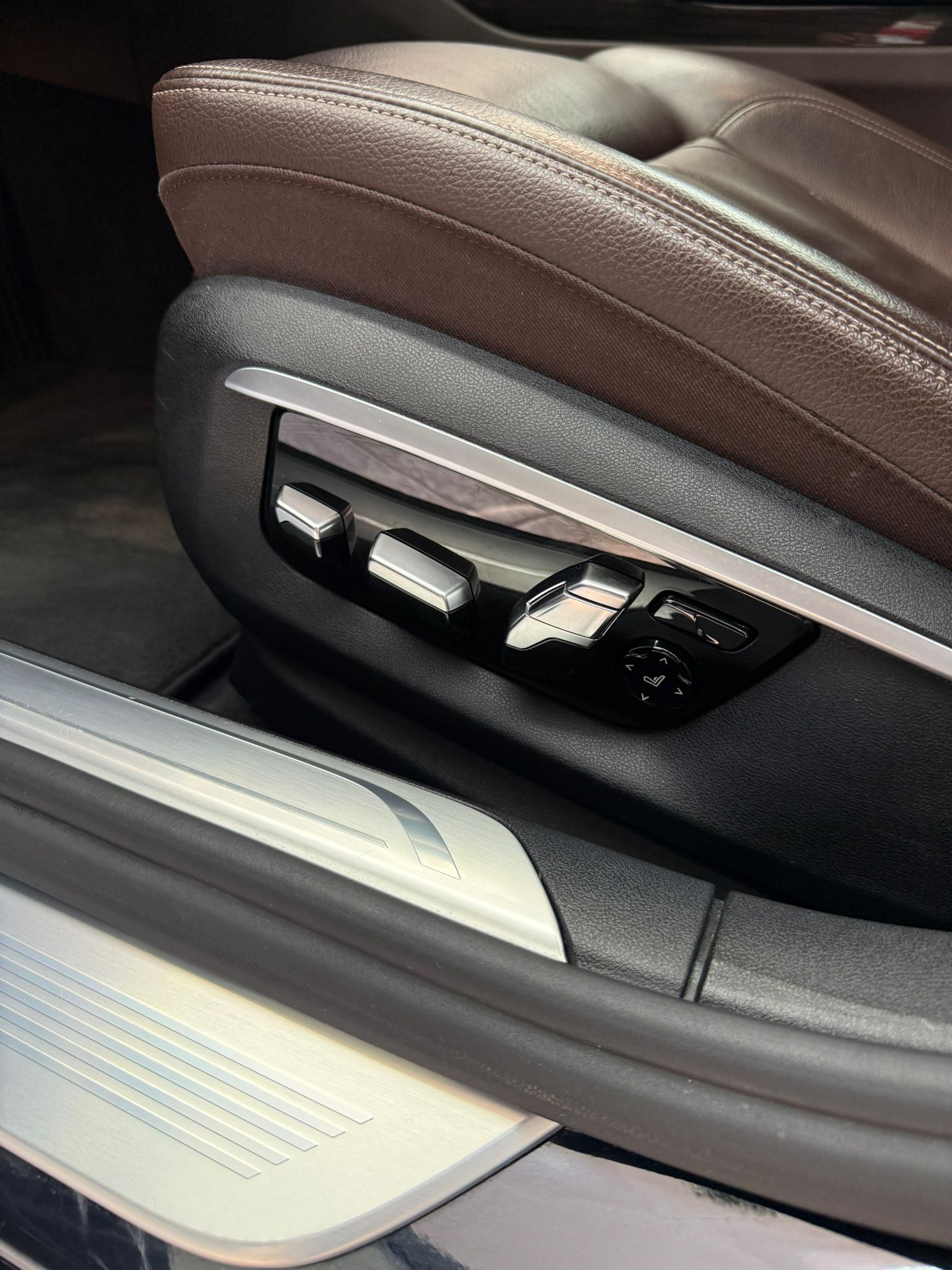 BMW 750i xDrive Steptronic-image-14