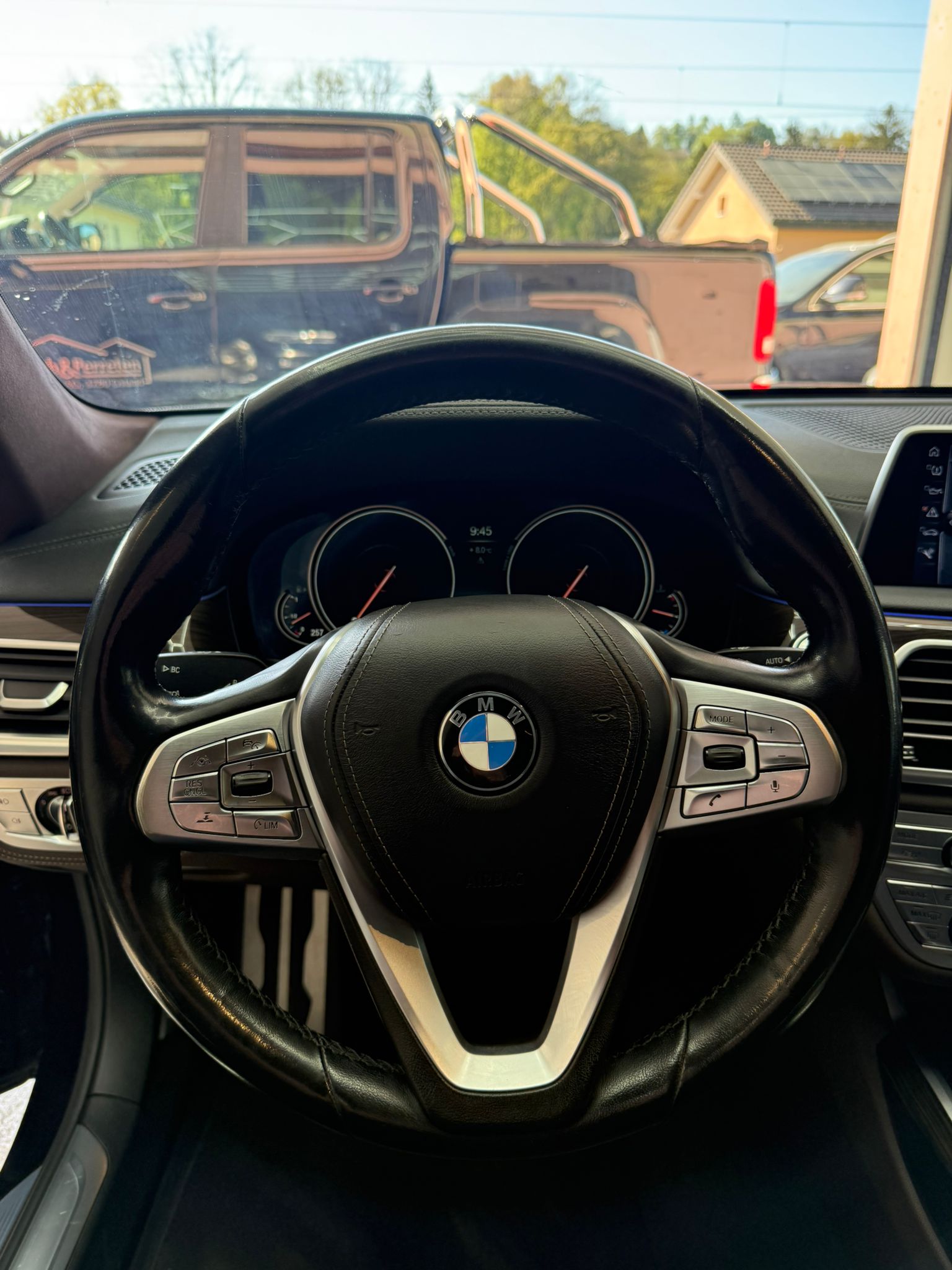 BMW 750i xDrive Steptronic-image-11