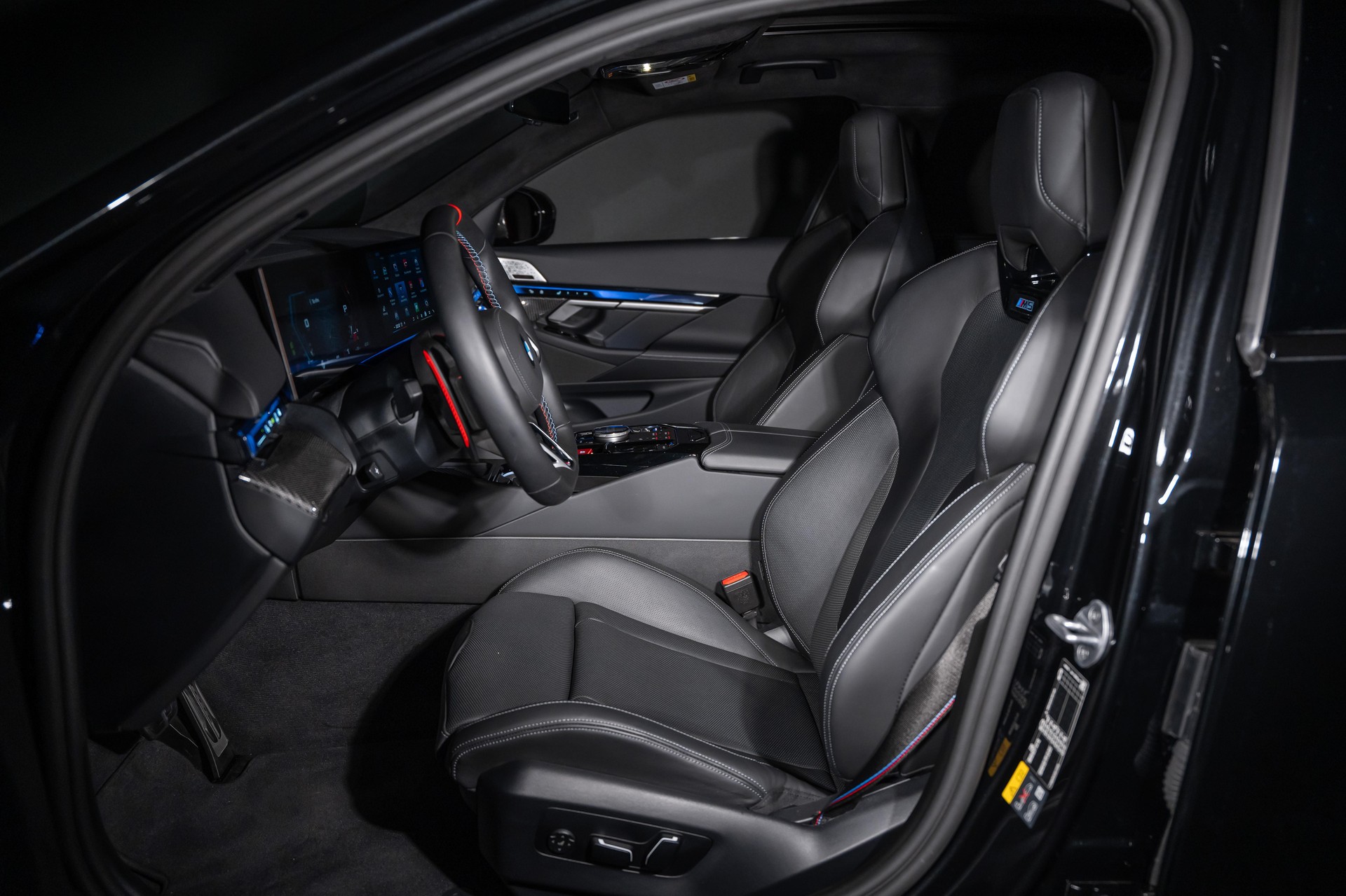 BMW M5 xDrive Touring-image-14