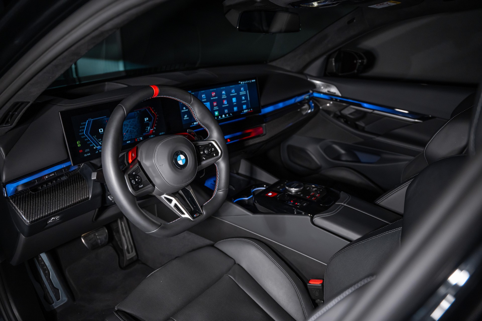 BMW M5 xDrive Touring-image-13