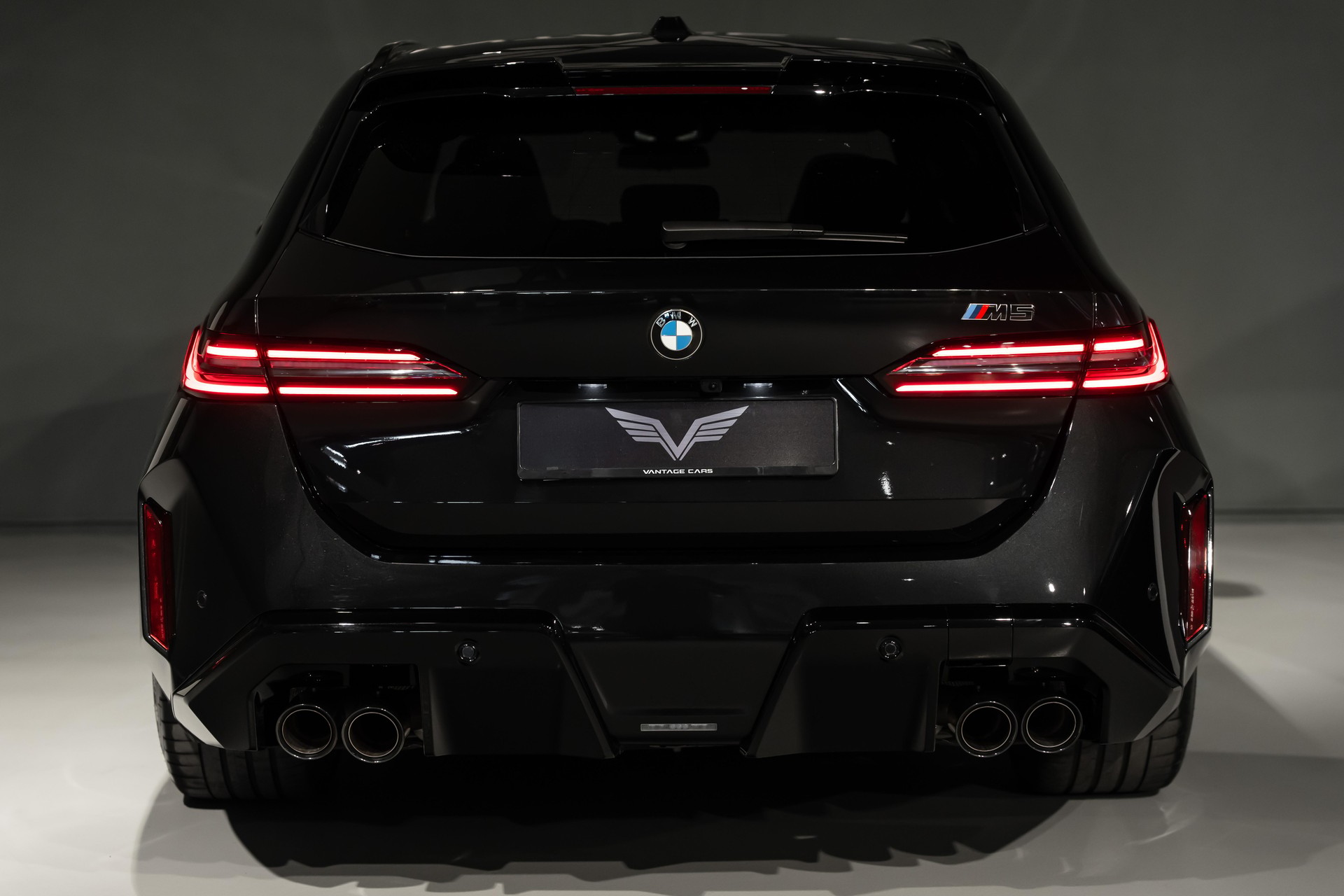 BMW M5 xDrive Touring-image-8