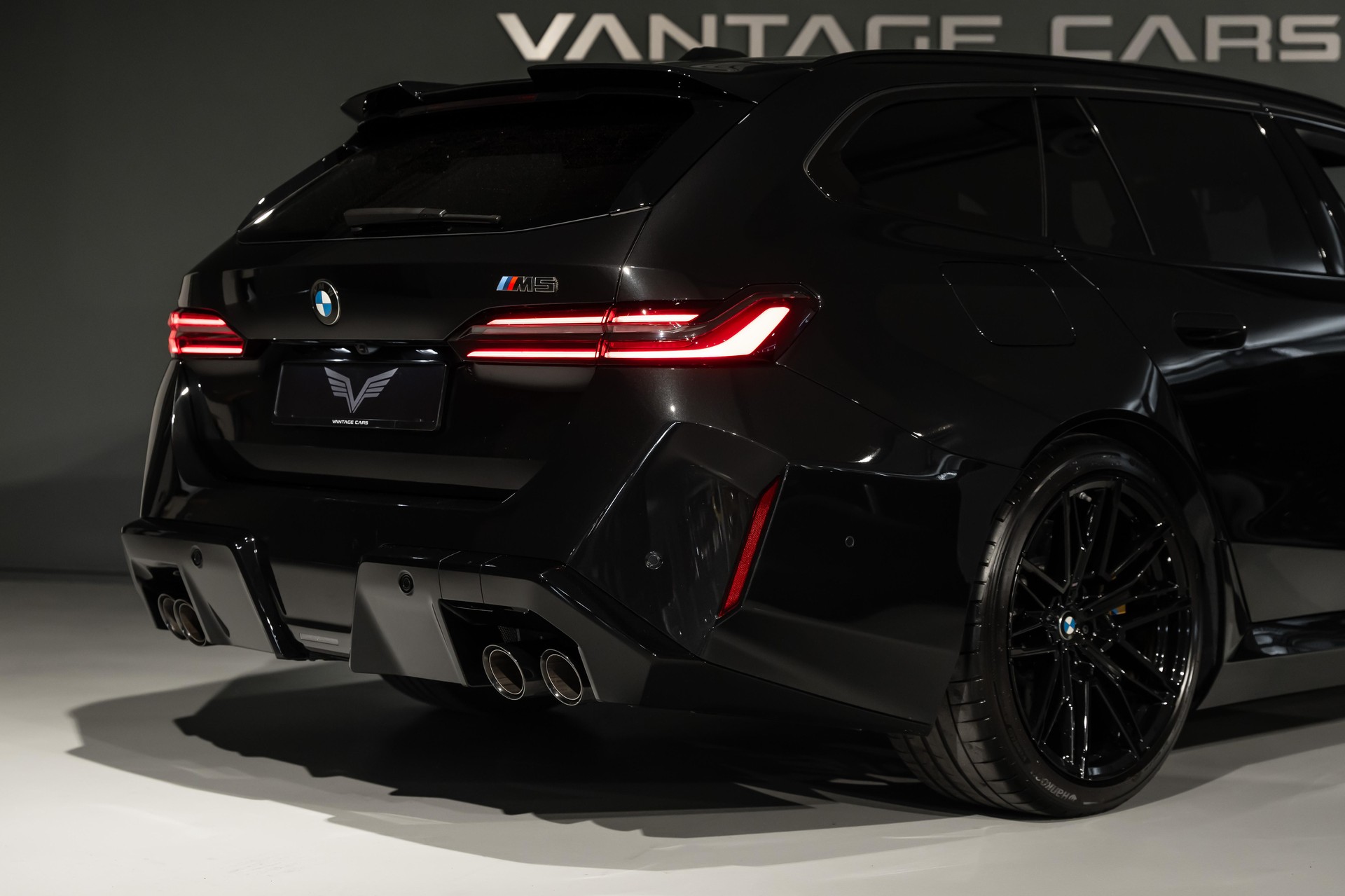 BMW M5 xDrive Touring-image-5