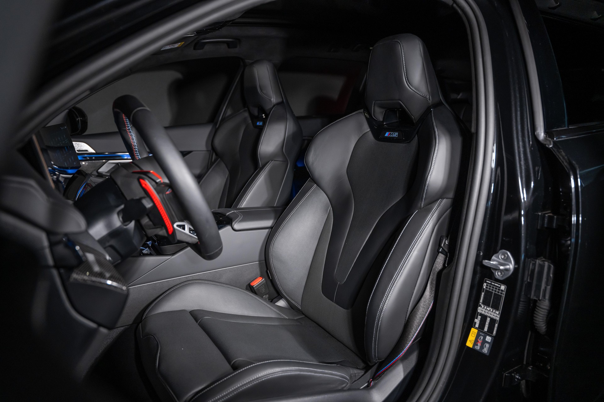 BMW M5 xDrive Touring-image-15