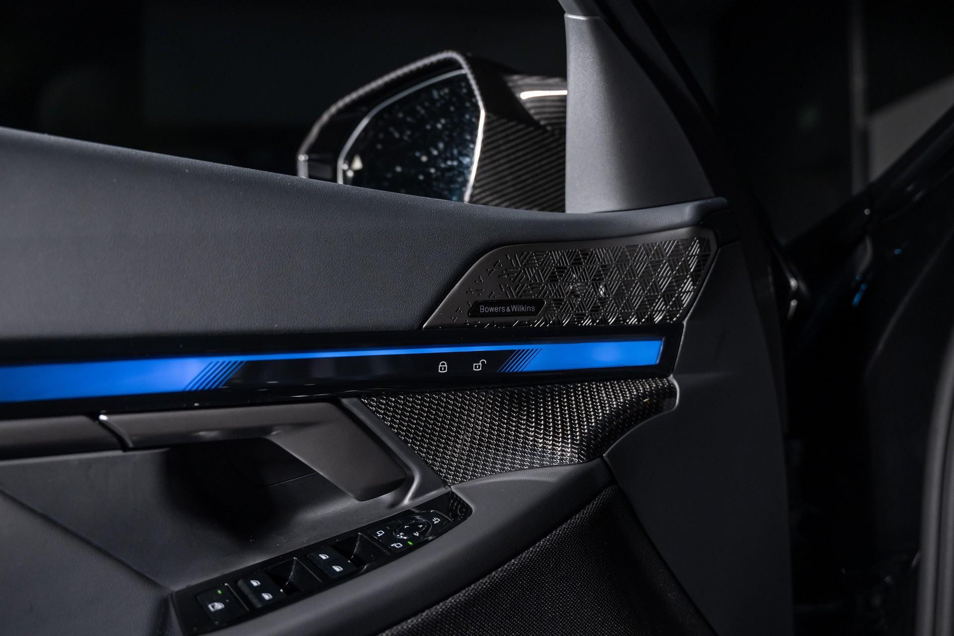 BMW M5 xDrive Touring-image-16