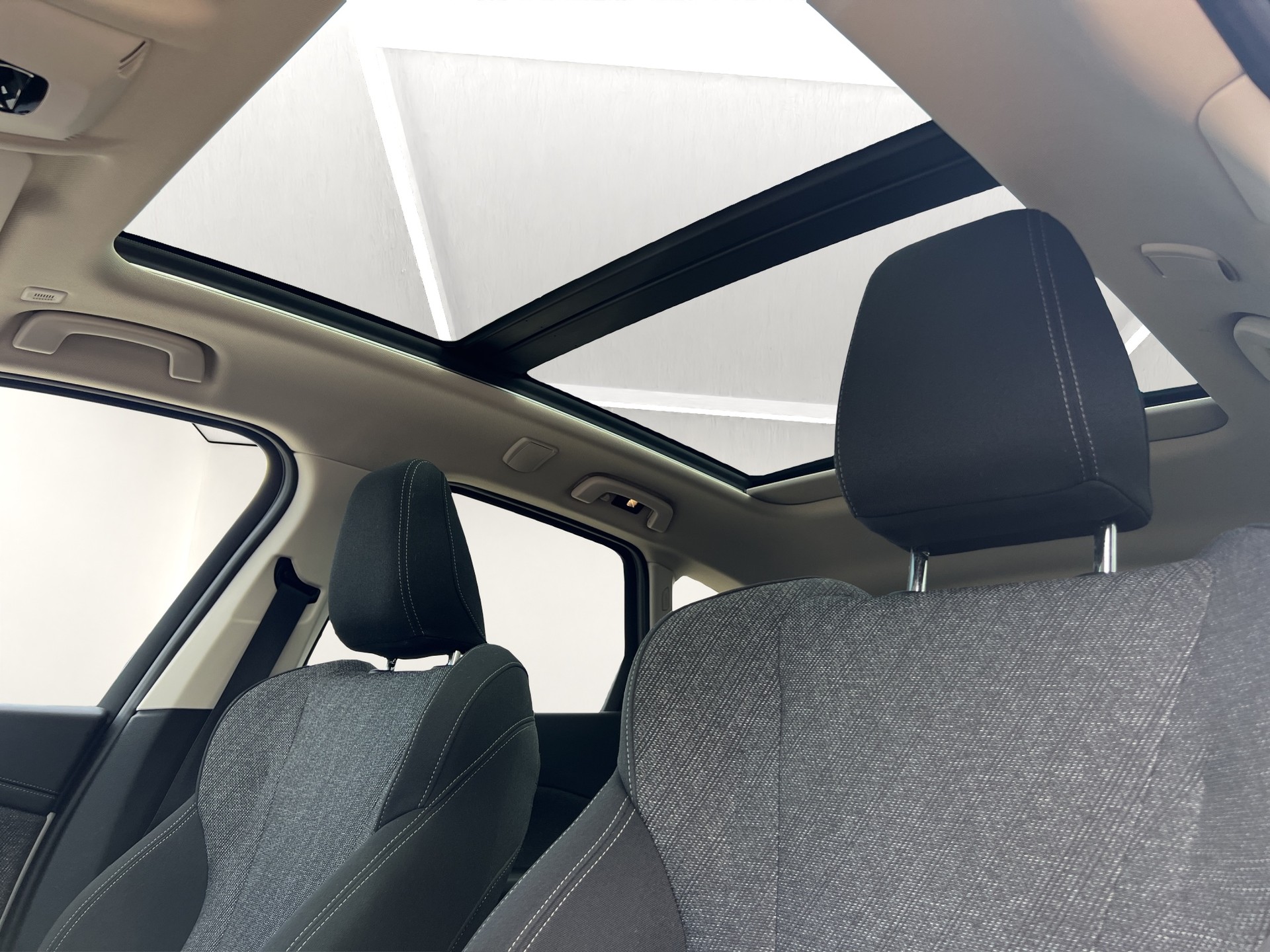 BMW 220i Active Tourer-image-17