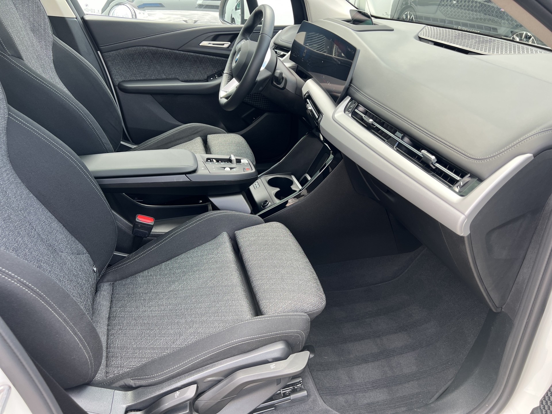 BMW 220i Active Tourer-image-19
