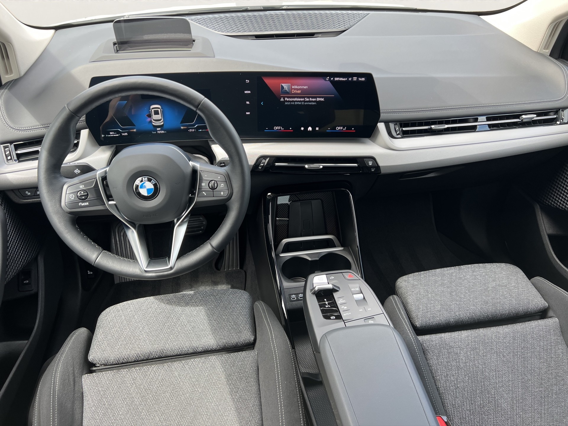 BMW 220i Active Tourer-image-12