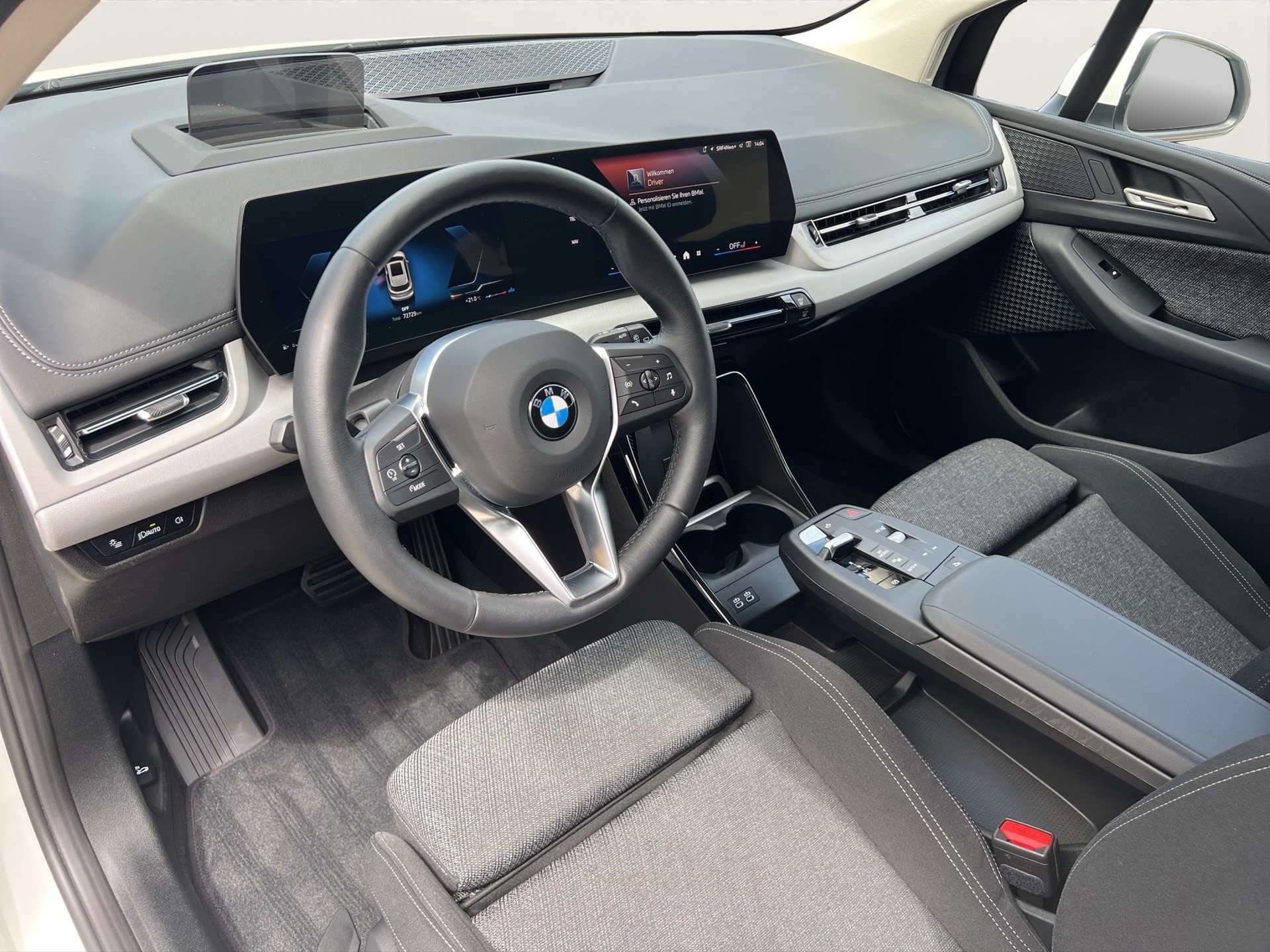 BMW 220i Active Tourer-image-10