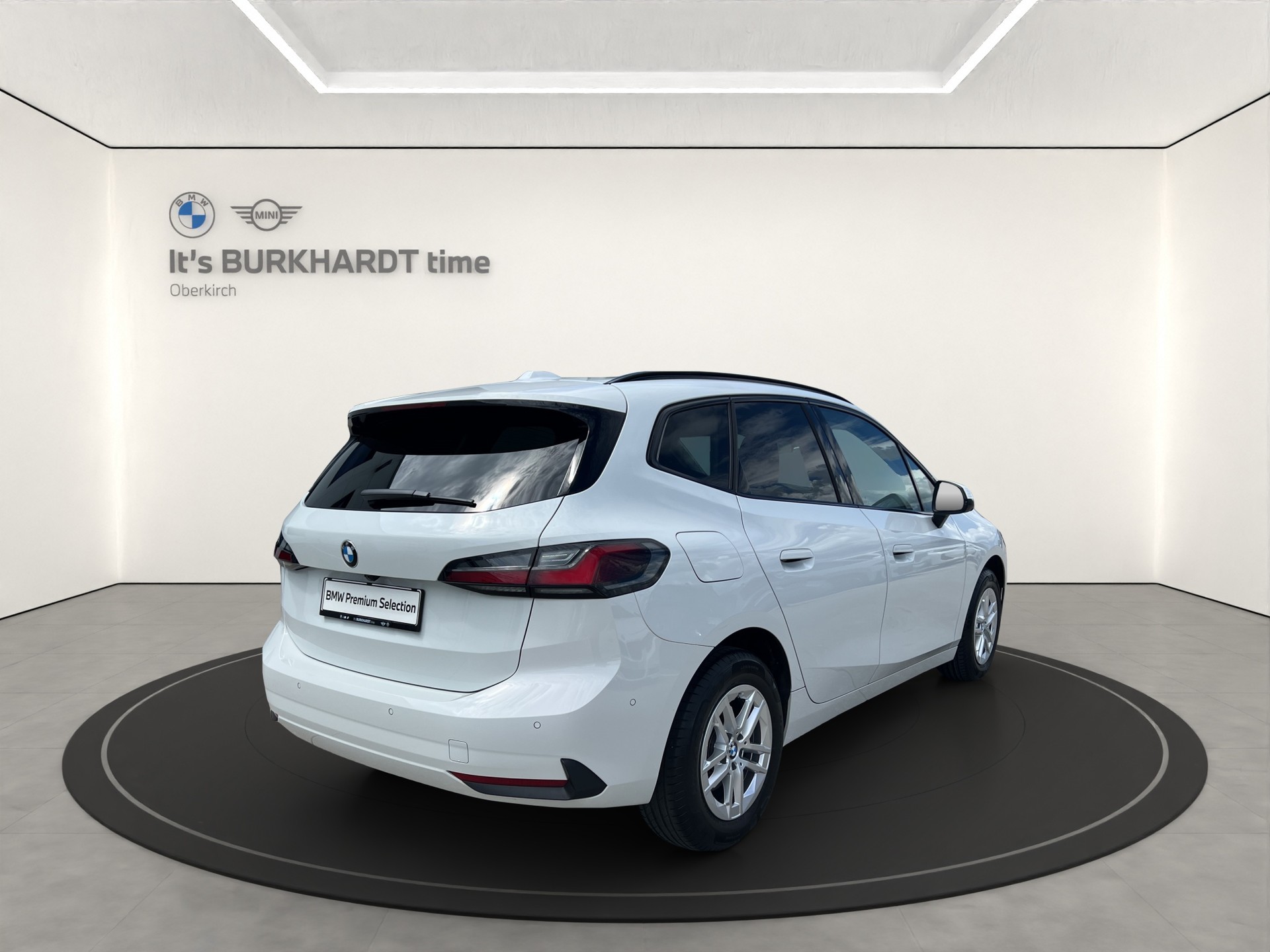 BMW 220i Active Tourer-image-4