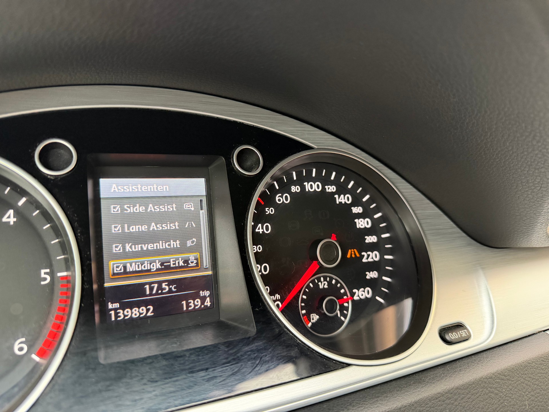 VW Passat Variant 2.0 TDI BMT R-Line 4MDSG-image-18
