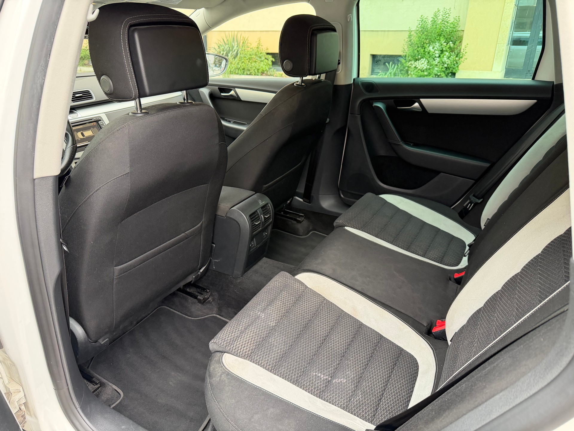 VW Passat Variant 2.0 TDI BMT R-Line 4MDSG-image-21