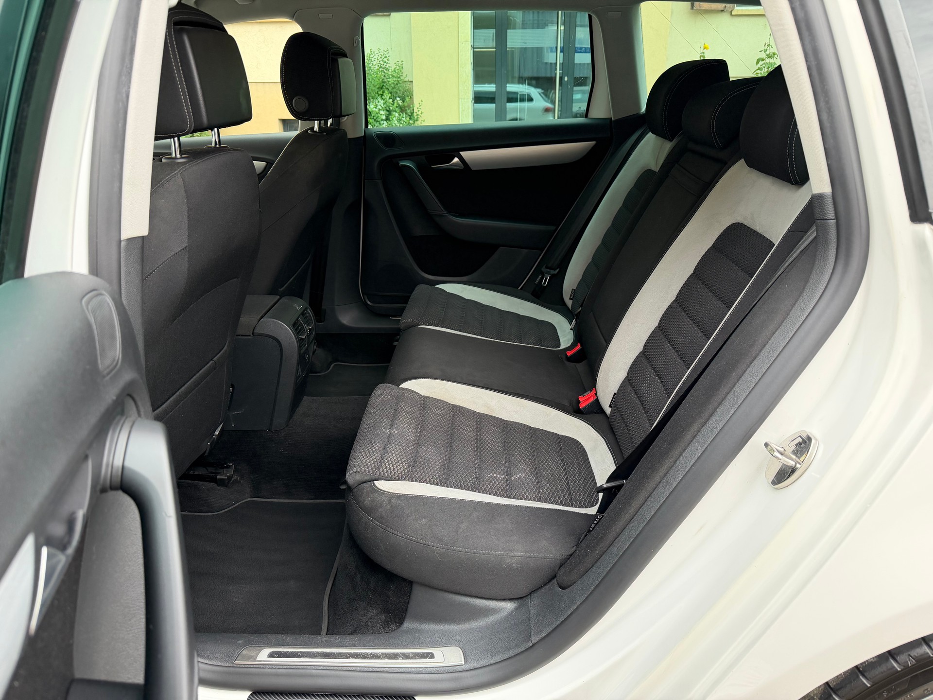 VW Passat Variant 2.0 TDI BMT R-Line 4MDSG-image-20