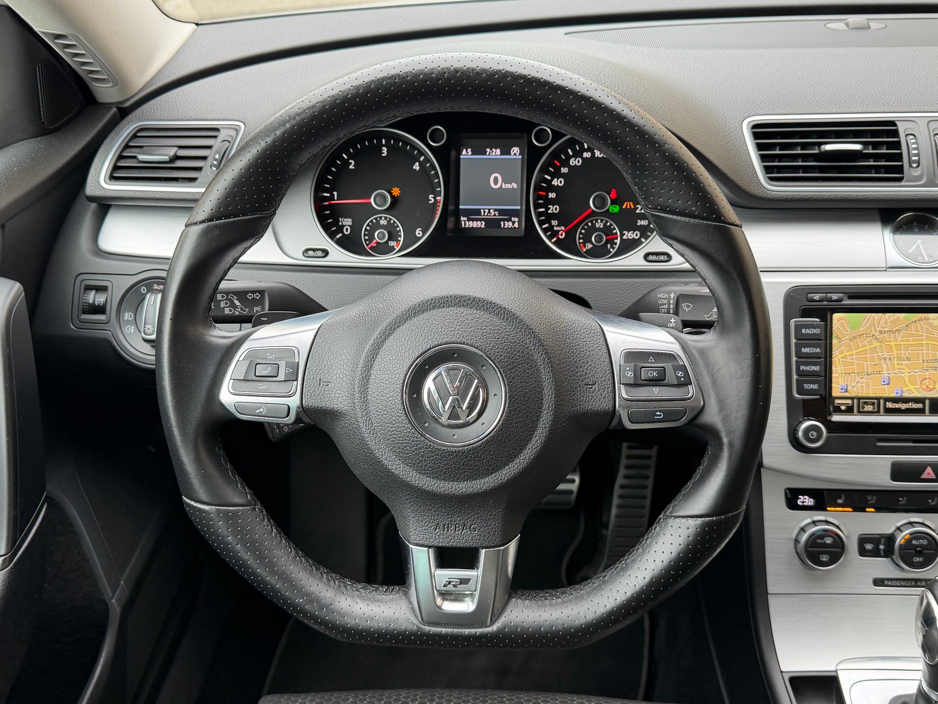 VW Passat Variant 2.0 TDI BMT R-Line 4MDSG-image-17
