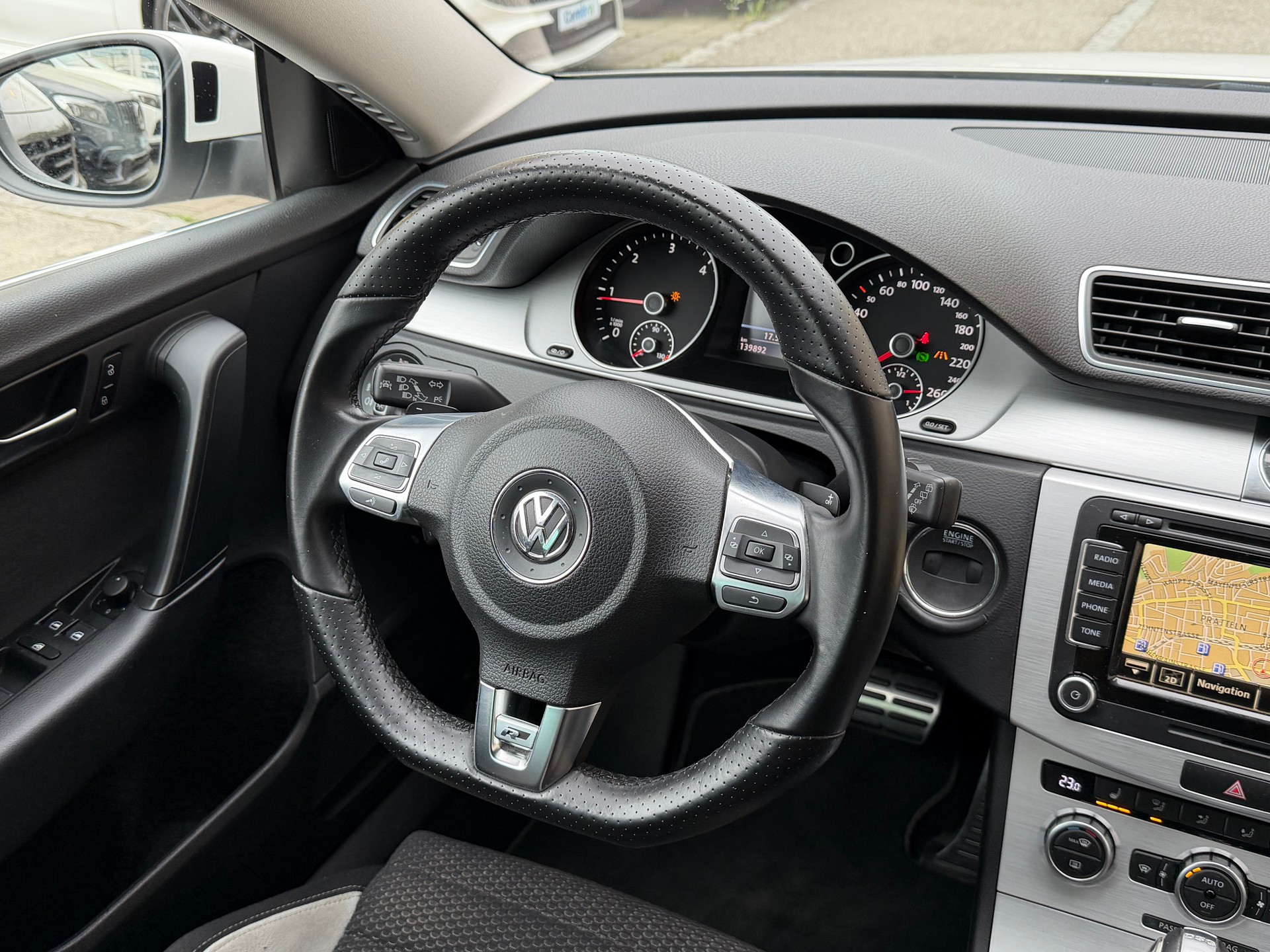 VW Passat Variant 2.0 TDI BMT R-Line 4MDSG-image-16
