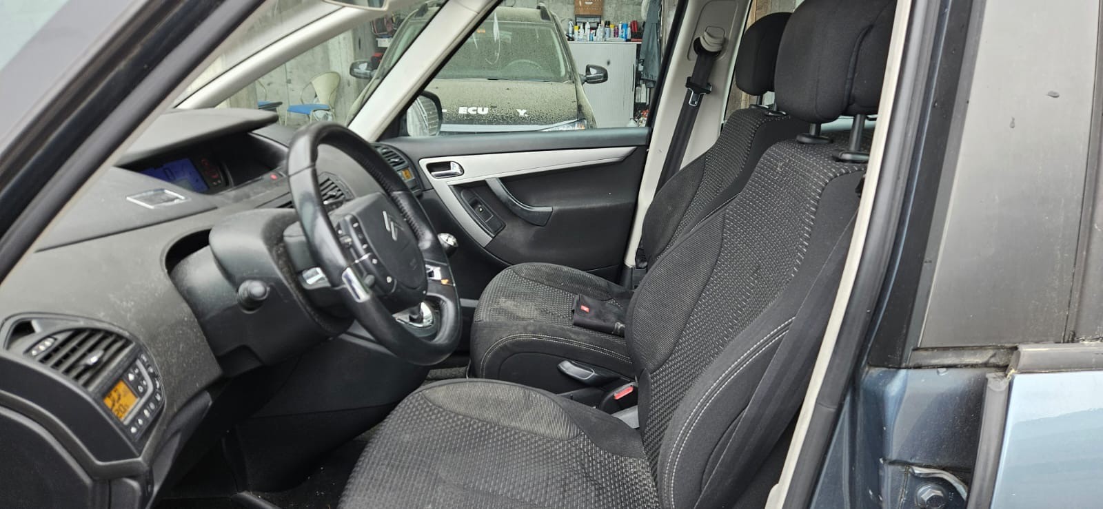 CITROEN Grand C4 Picasso 2.0 HDI Dynamique-image-3