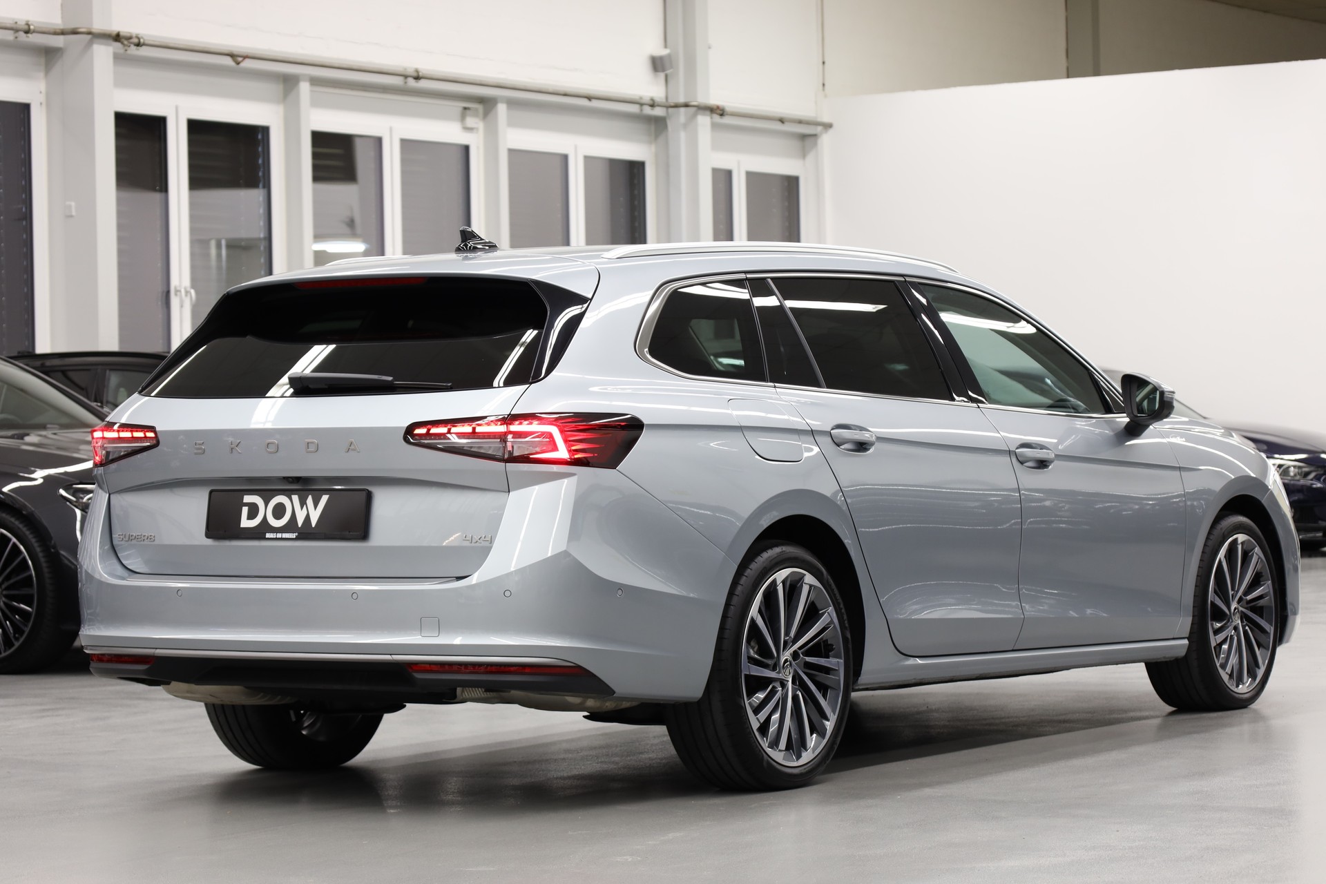 SKODA Superb Combi 2.0 TSI L & K 4x4 DSG-image-7