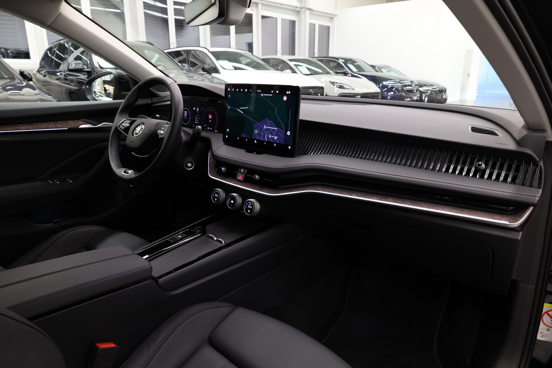SKODA Superb Combi 2.0 TSI L & K 4x4 DSG-image-19