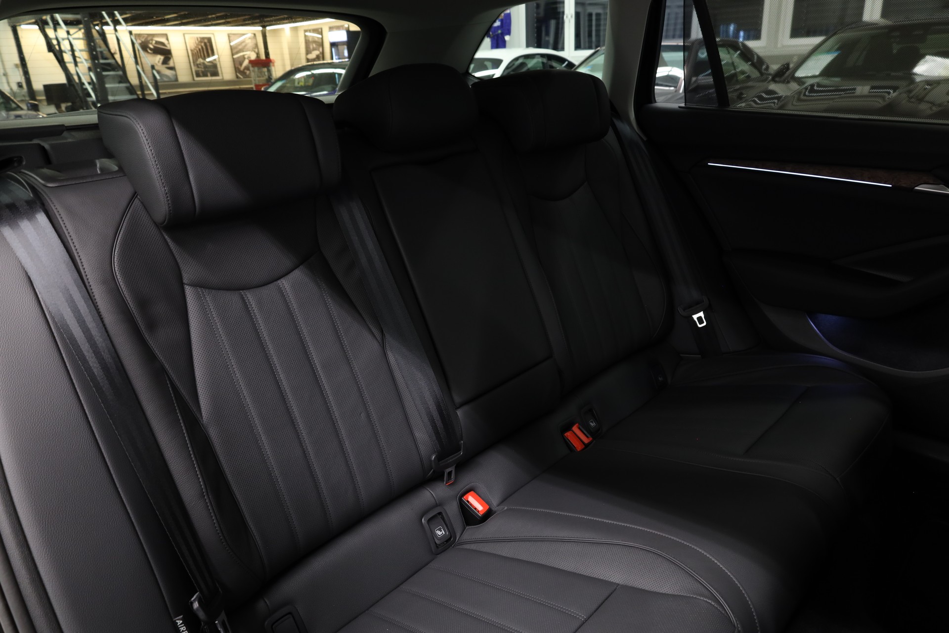 SKODA Superb Combi 2.0 TSI L & K 4x4 DSG-image-23