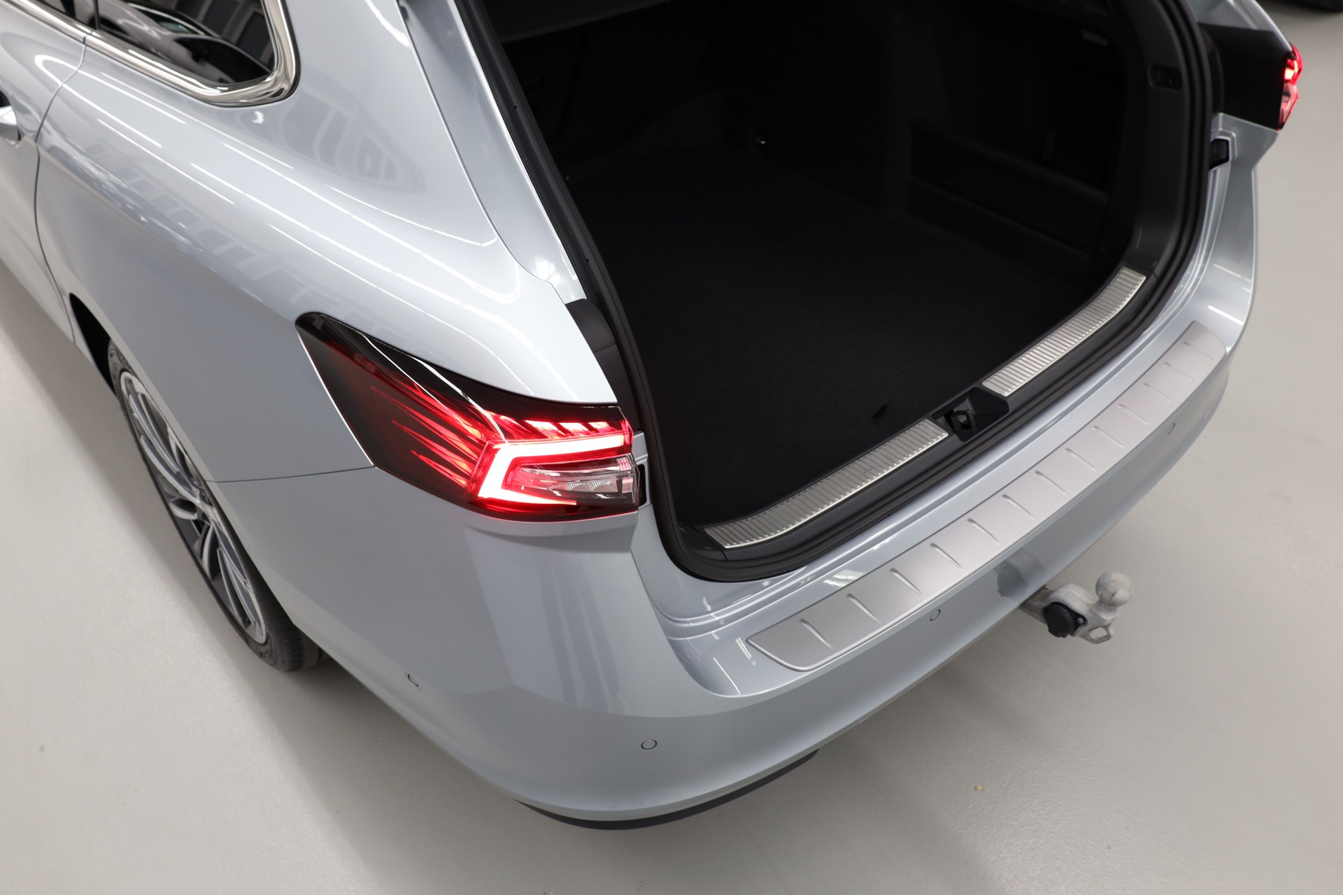 SKODA Superb Combi 2.0 TSI L & K 4x4 DSG-image-11
