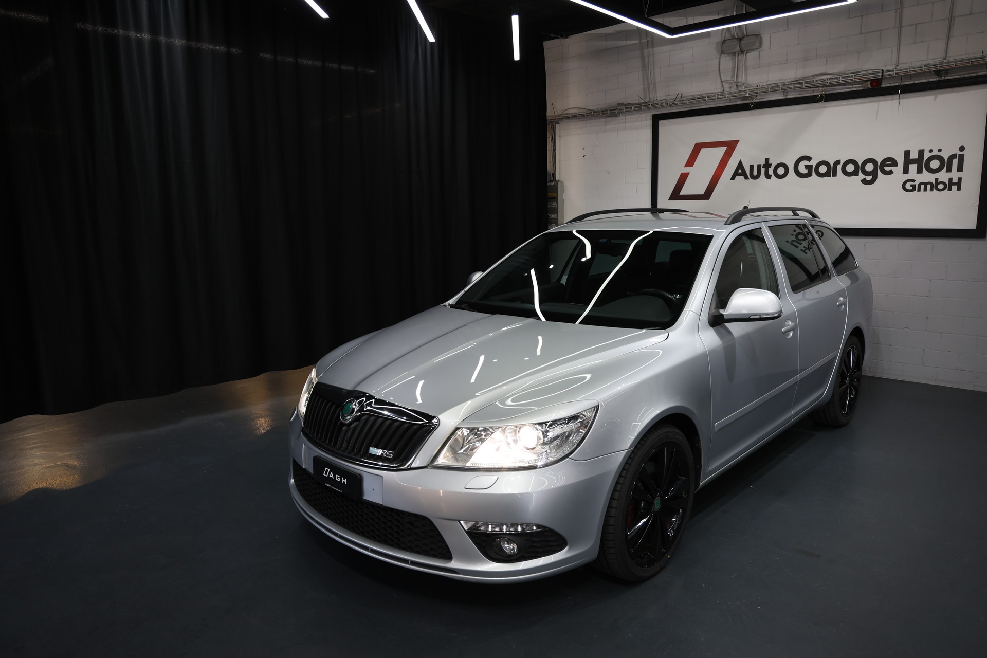 SKODA Octavia Combi 2.0 TSI RS-image-15