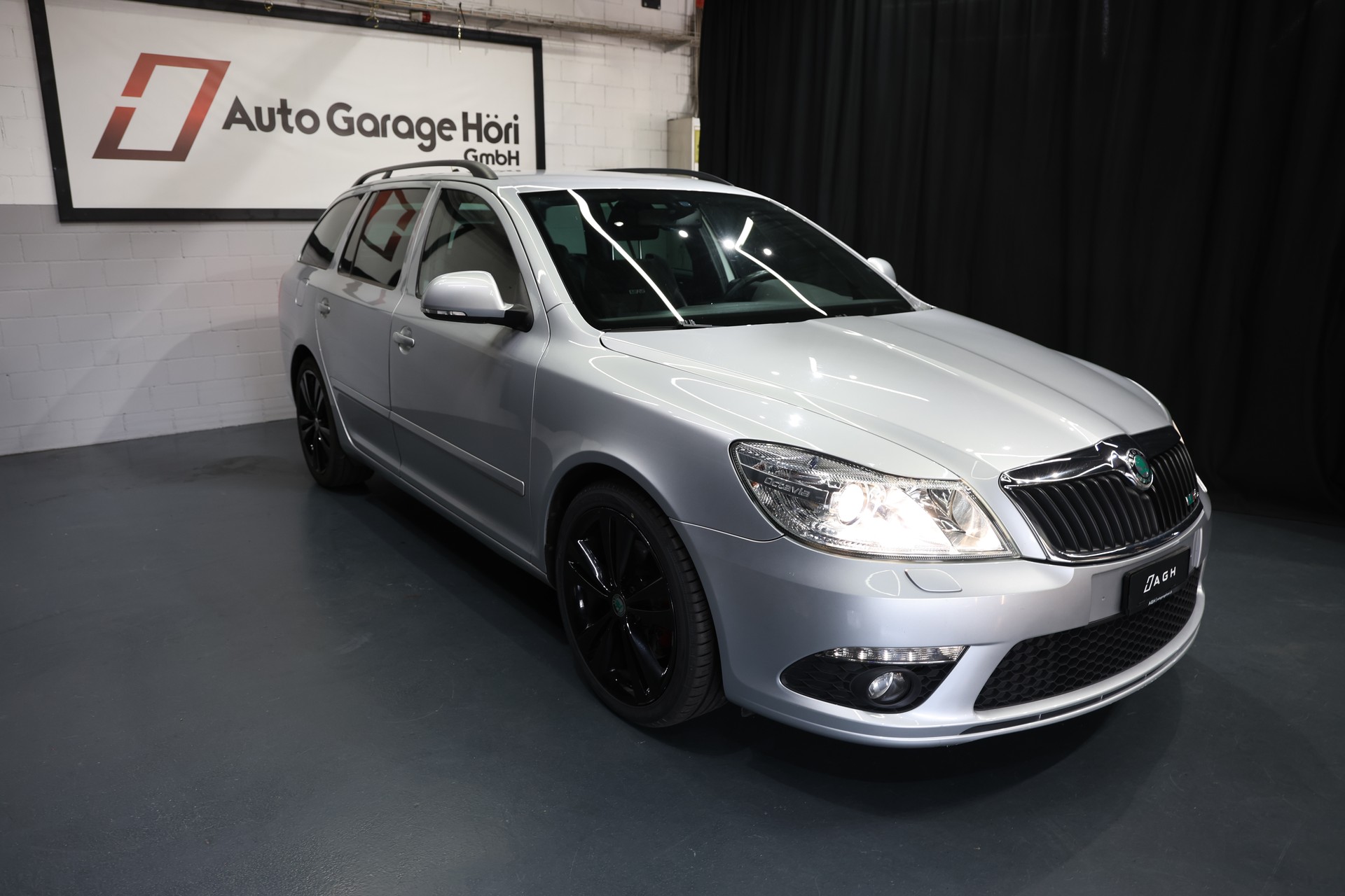SKODA Octavia Combi 2.0 TSI RS-image-17