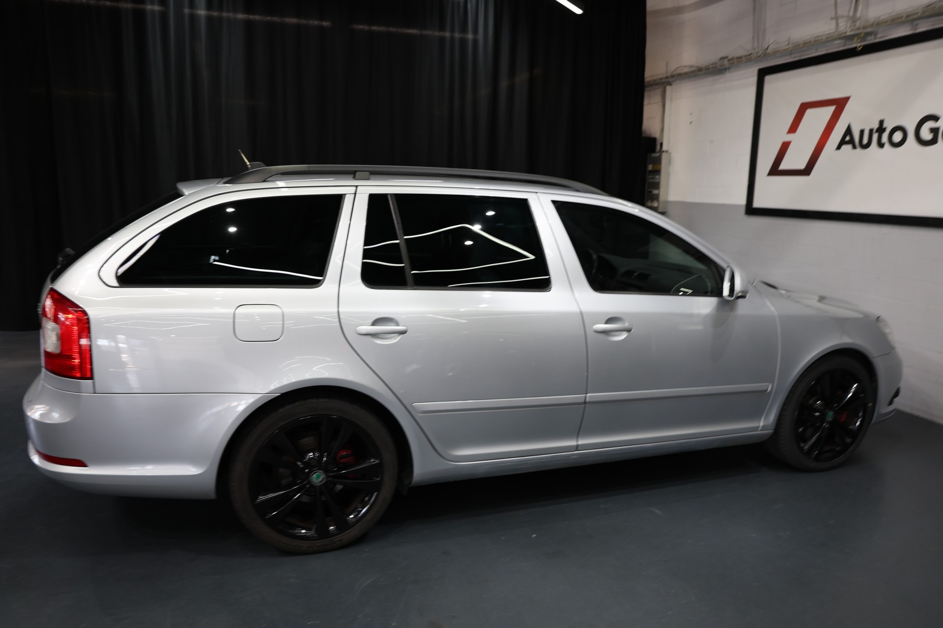 SKODA Octavia Combi 2.0 TSI RS-showroom-element-3