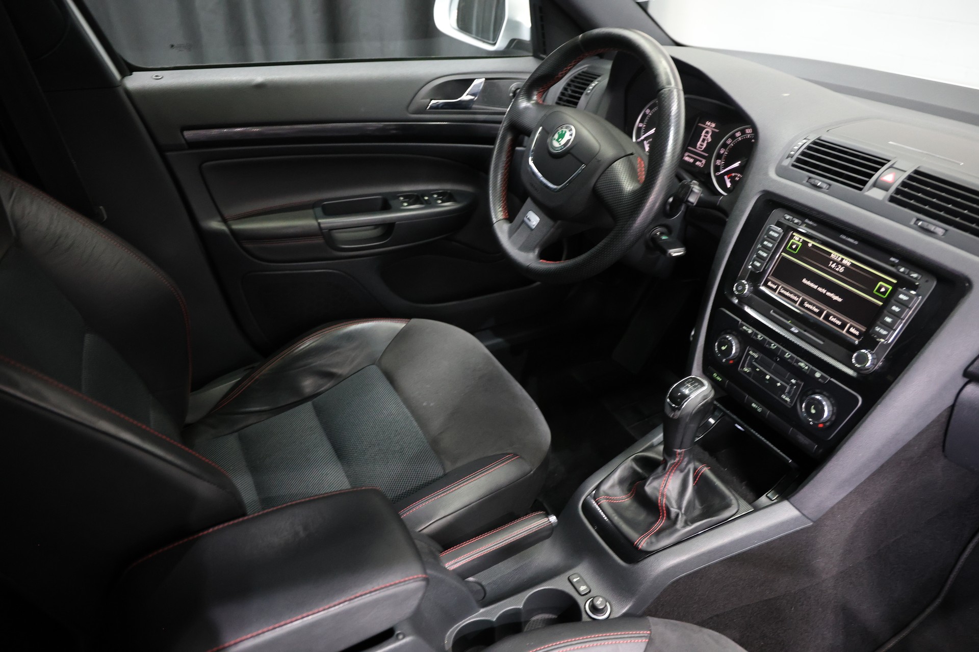 SKODA Octavia Combi 2.0 TSI RS-image-7