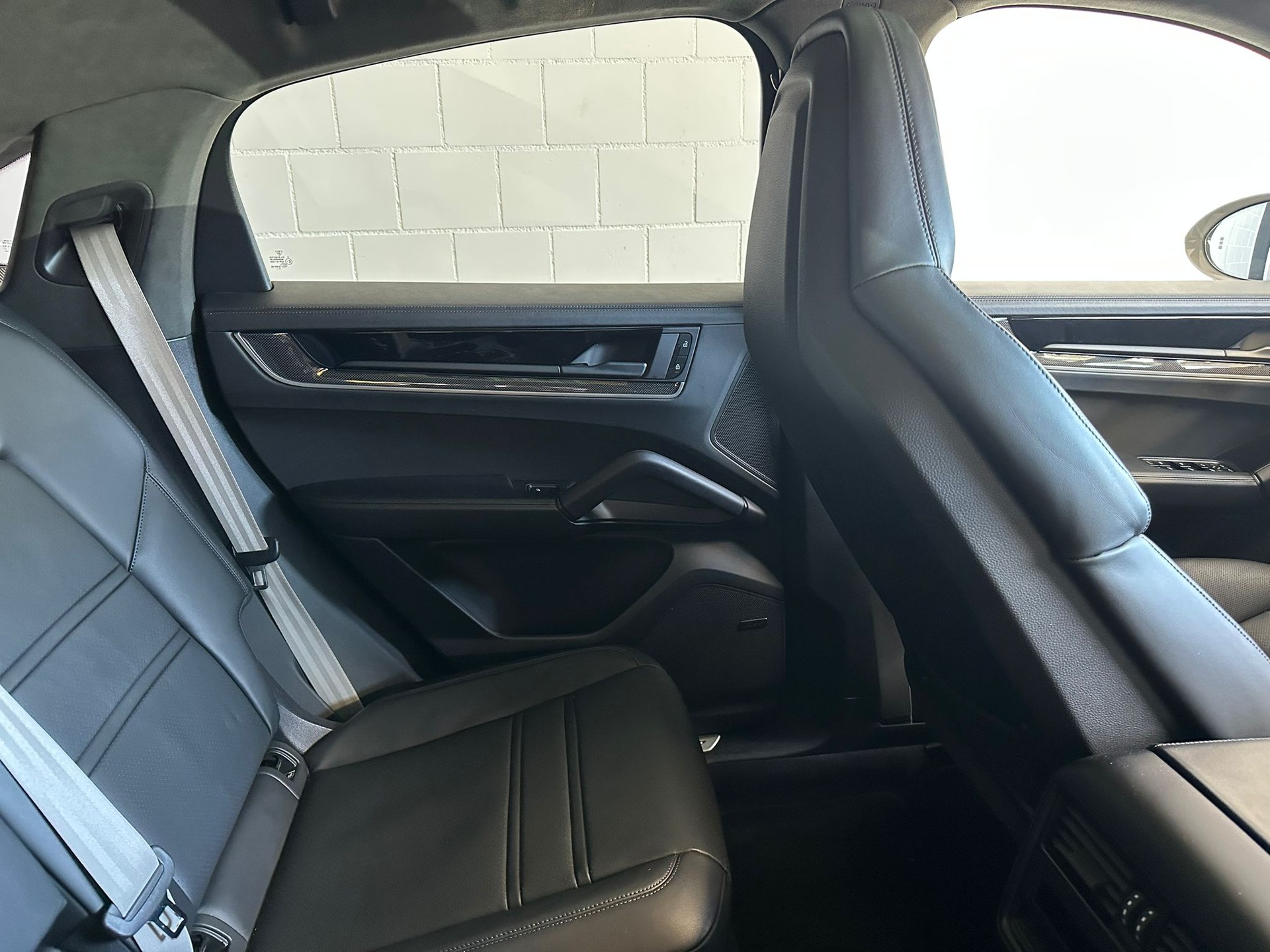PORSCHE Cayenne S Coupé E-Hybrid Tiptronic-image-11