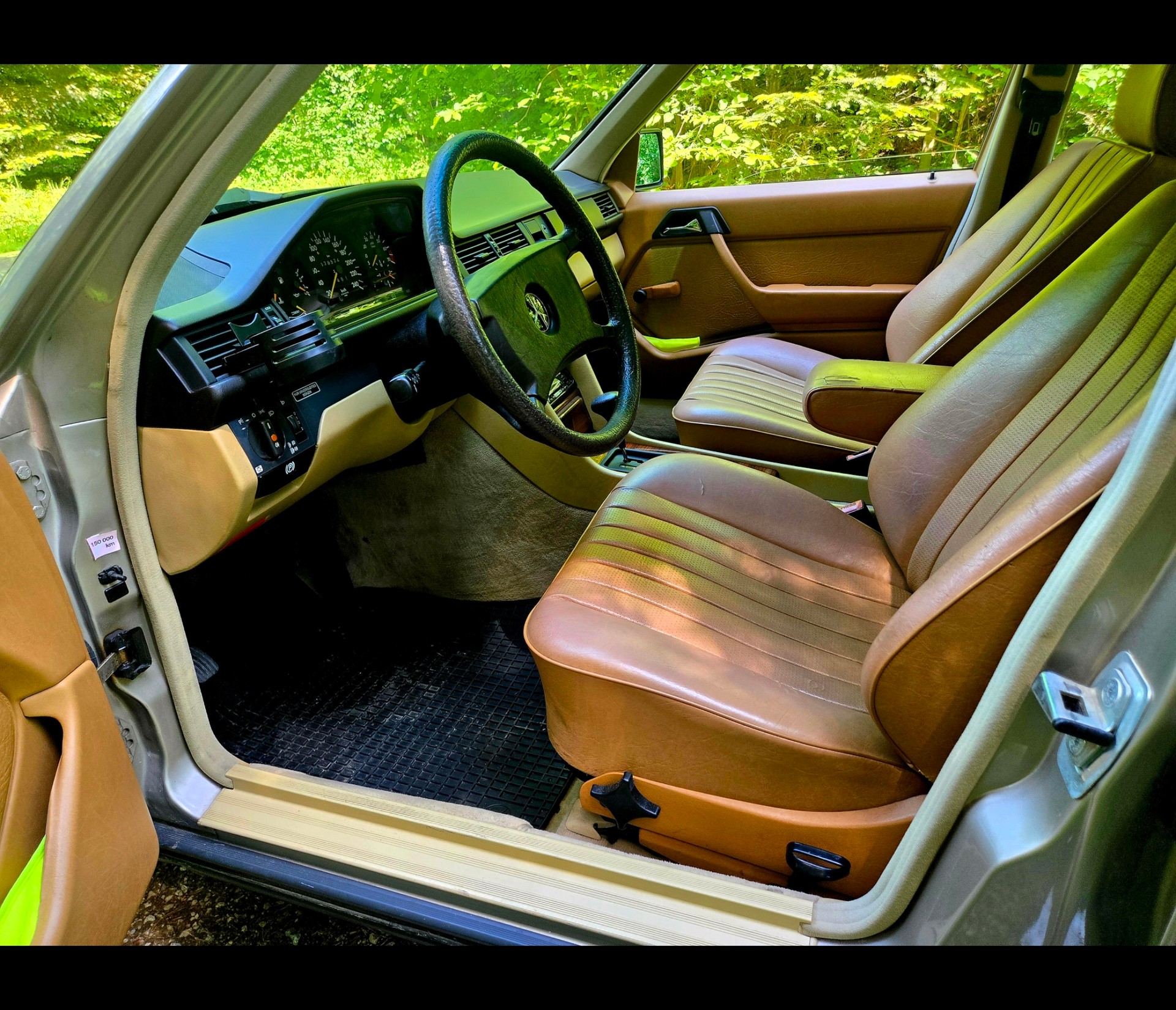 MERCEDES-BENZ 300 E-image-4