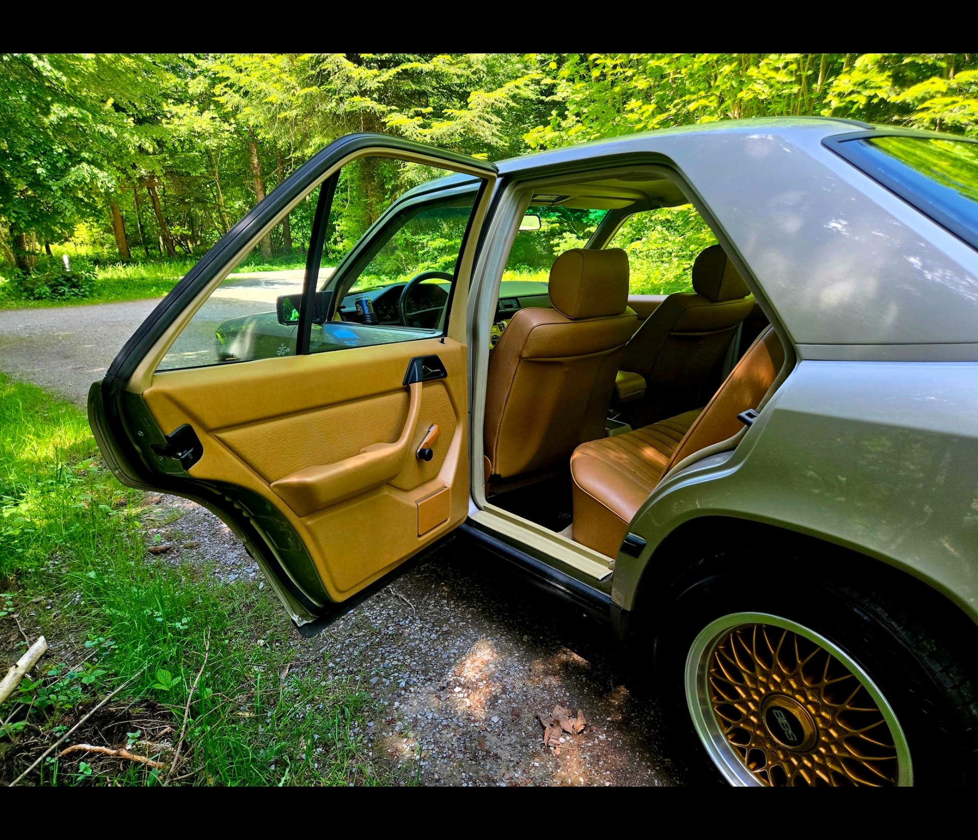 MERCEDES-BENZ 300 E-image-6