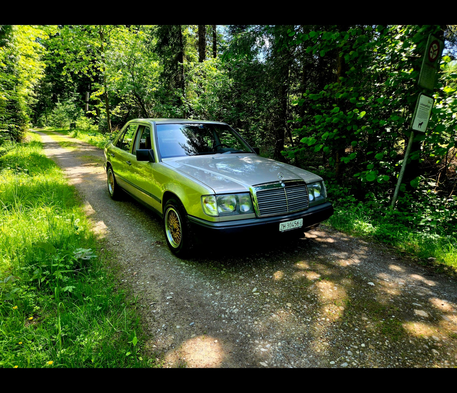 MERCEDES-BENZ 300 E