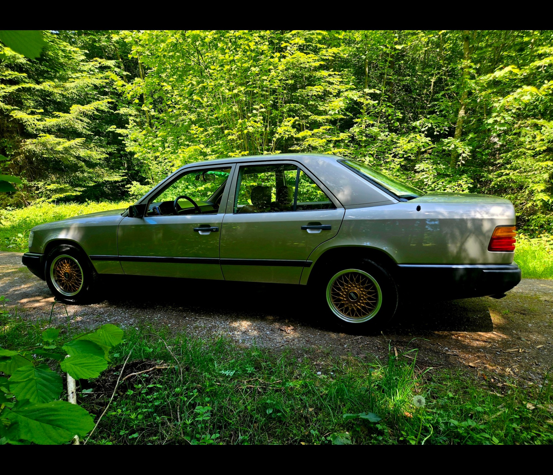 MERCEDES-BENZ 300 E-image-14
